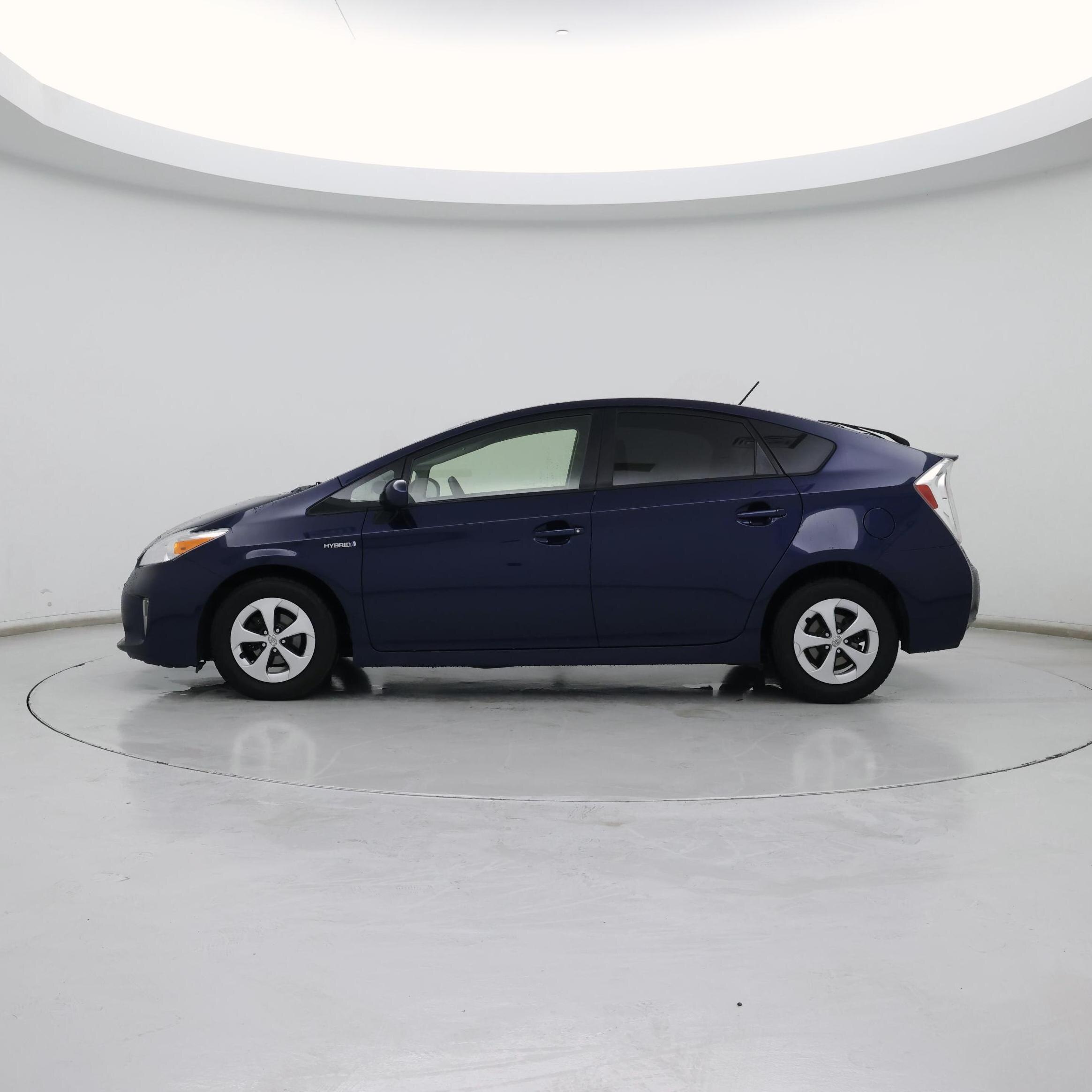 Thumbnail: 2015 Toyota Prius - 3