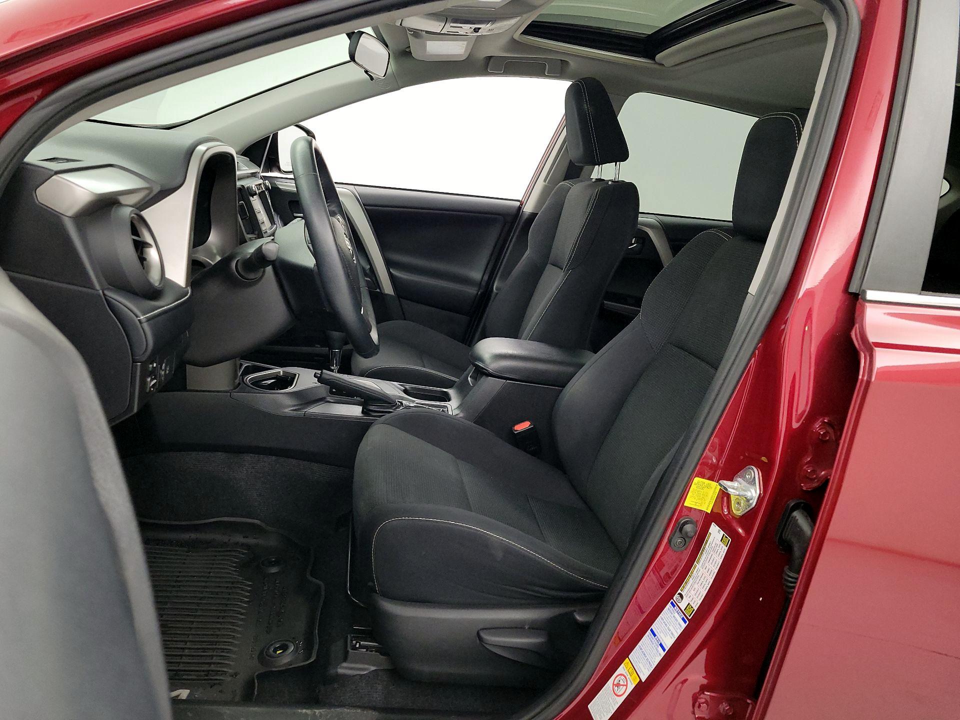 Thumbnail: 2018 Toyota RAV4 - 11