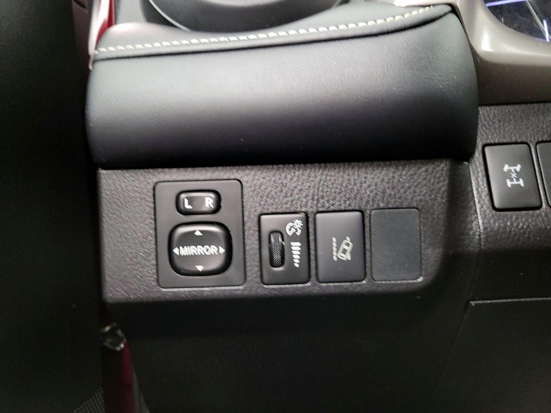 Thumbnail: 2018 Toyota RAV4 - 13