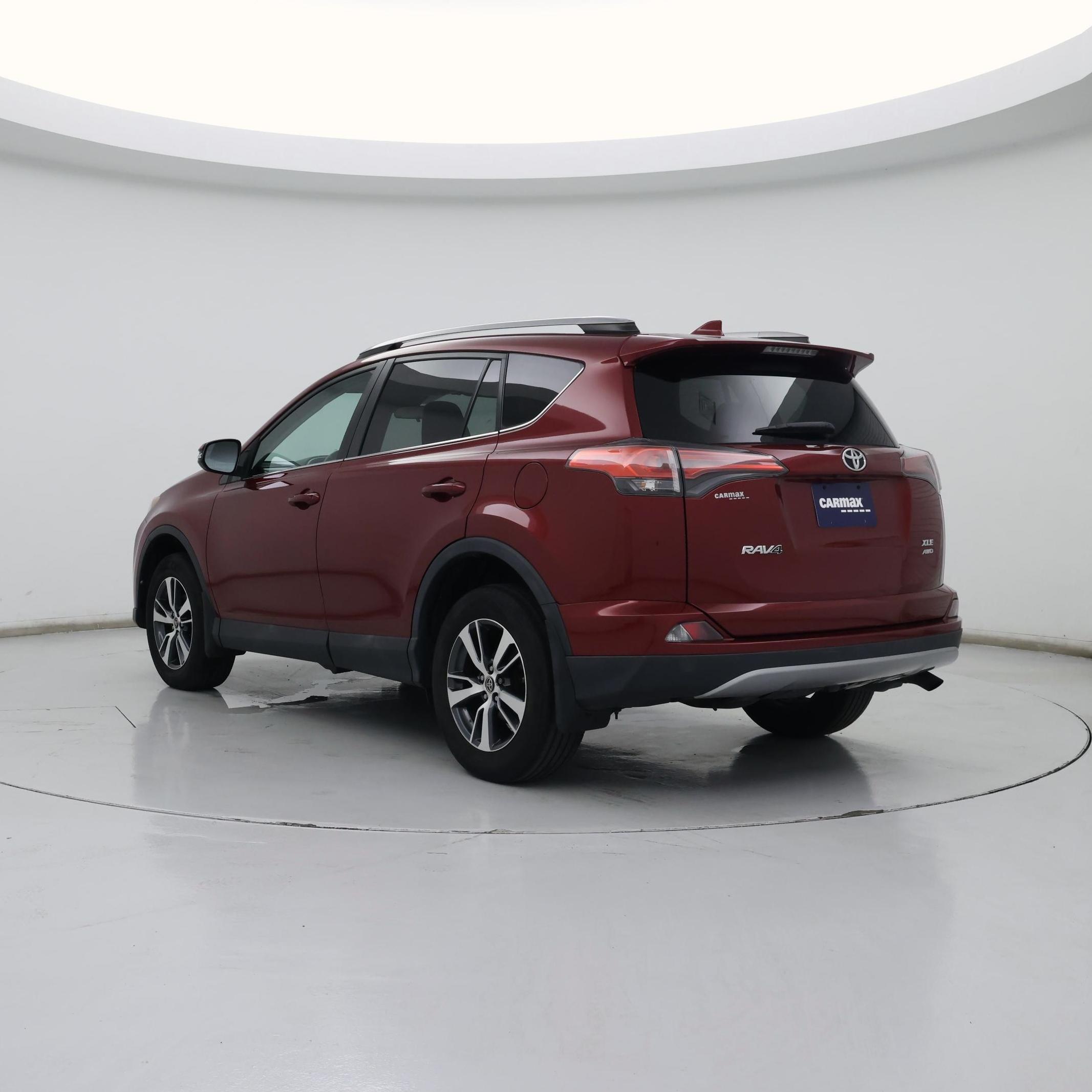 Thumbnail: 2018 Toyota RAV4 - 2