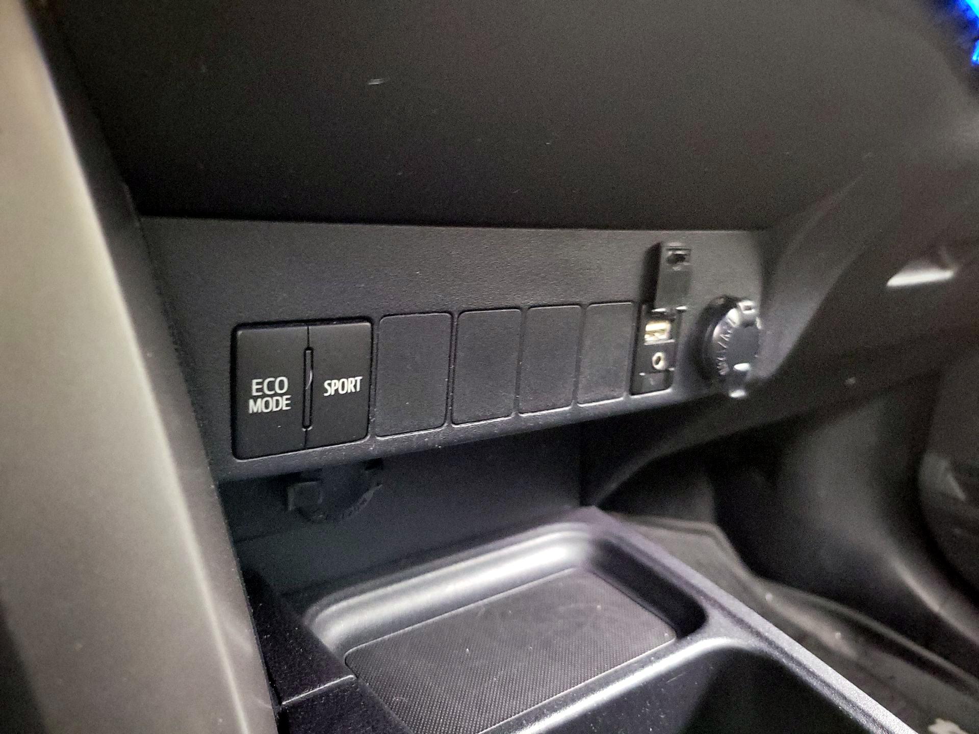 Thumbnail: 2018 Toyota RAV4 - 19