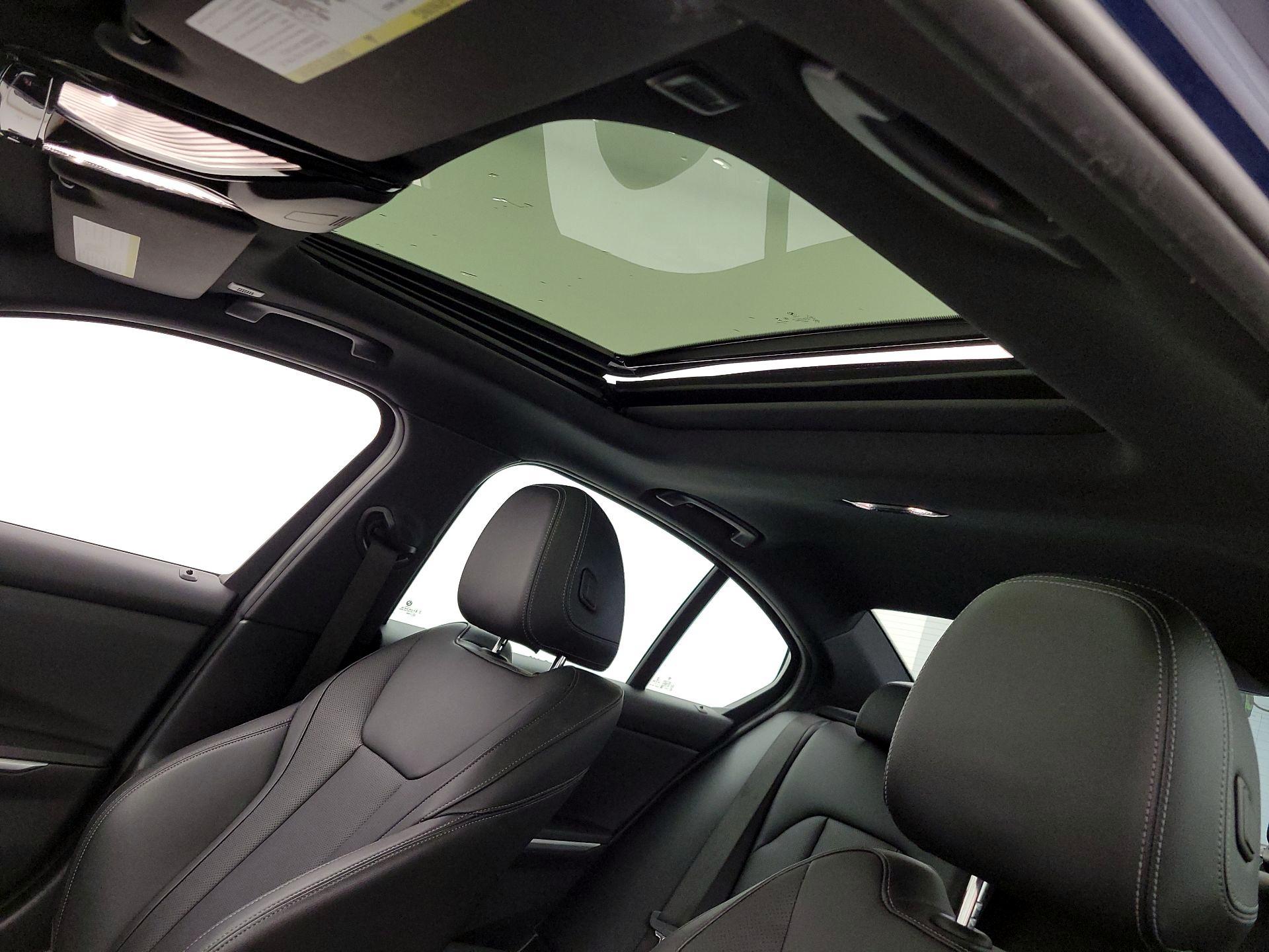 Thumbnail: 2022 BMW 3 Series - 20