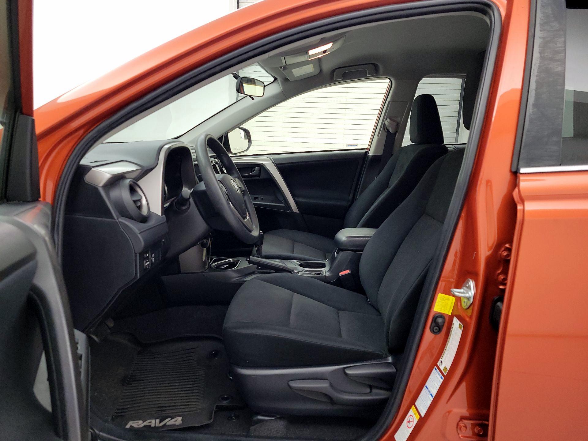 Thumbnail: 2016 Toyota RAV4 - 11