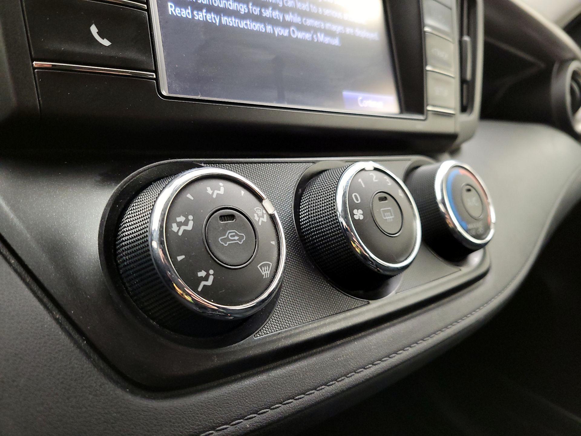 Thumbnail: 2016 Toyota RAV4 - 16
