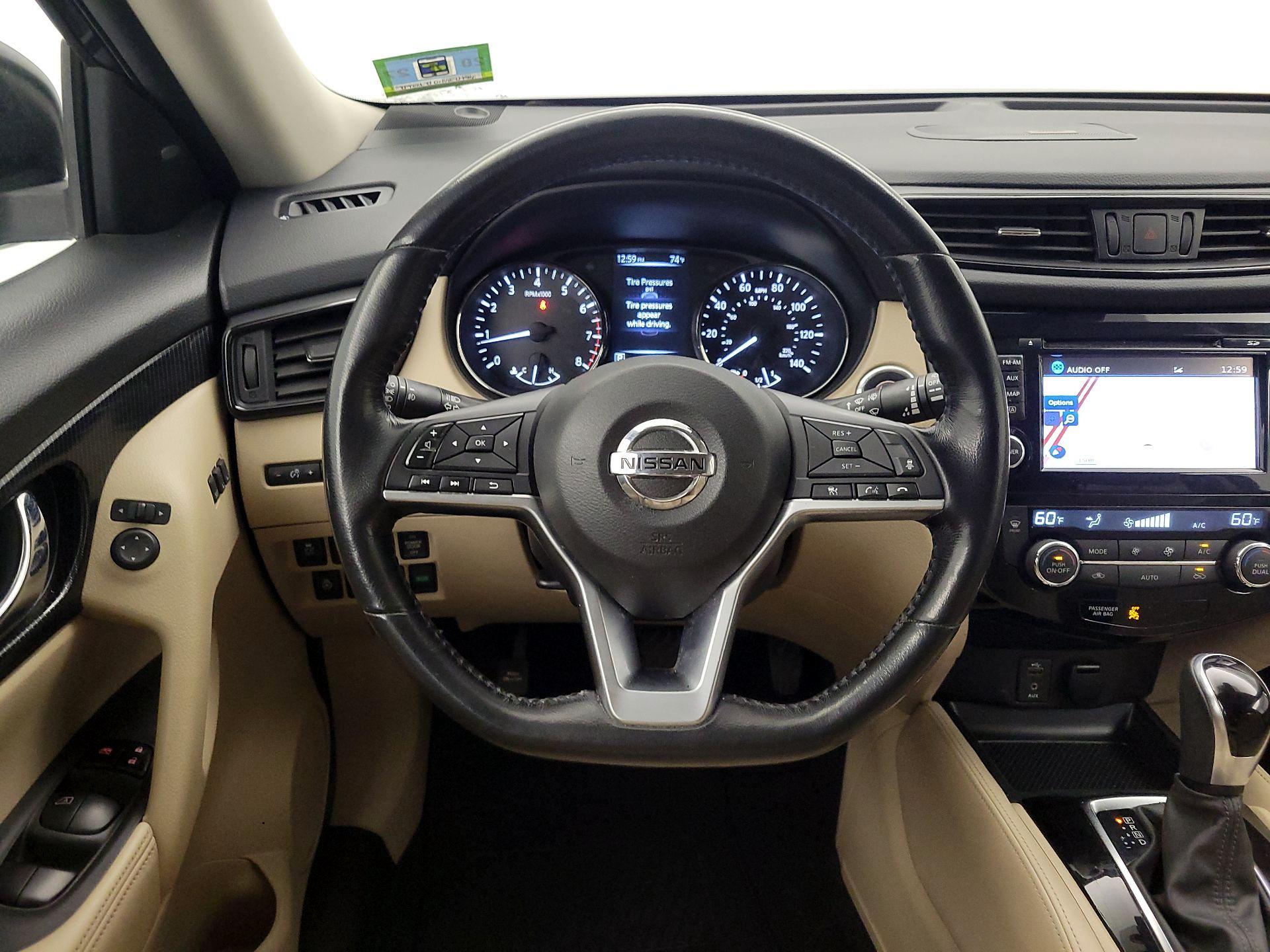 Thumbnail: 2017 Nissan Rogue - 10