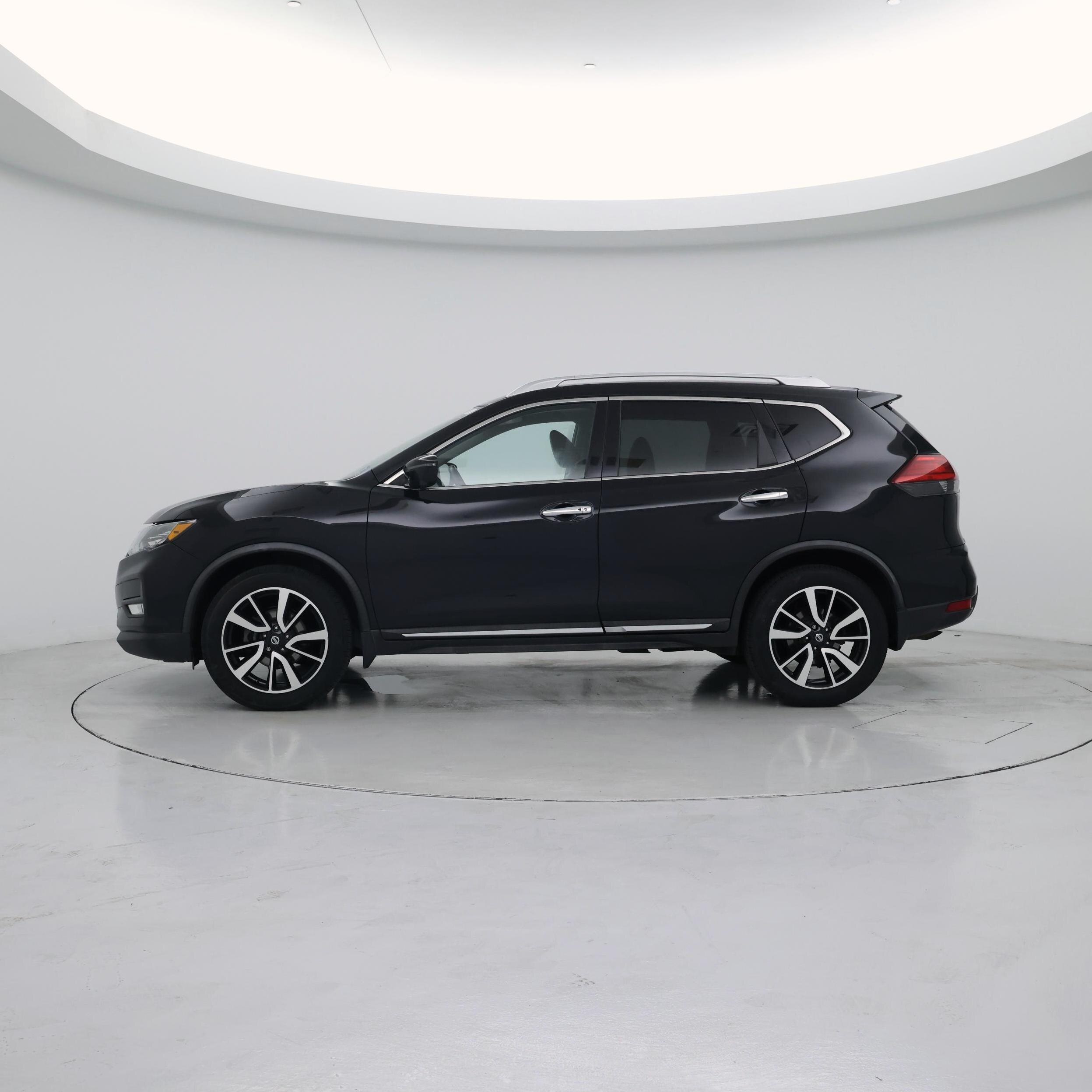 Thumbnail: 2017 Nissan Rogue - 3