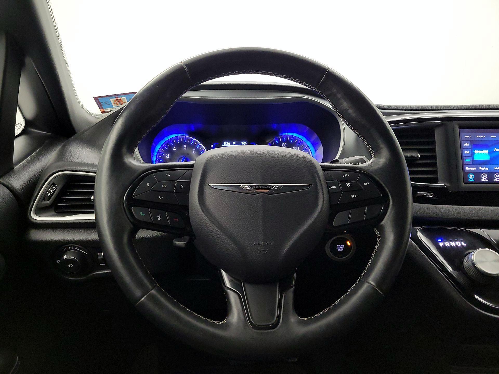 Thumbnail: 2020 Chrysler Pacifica - 10