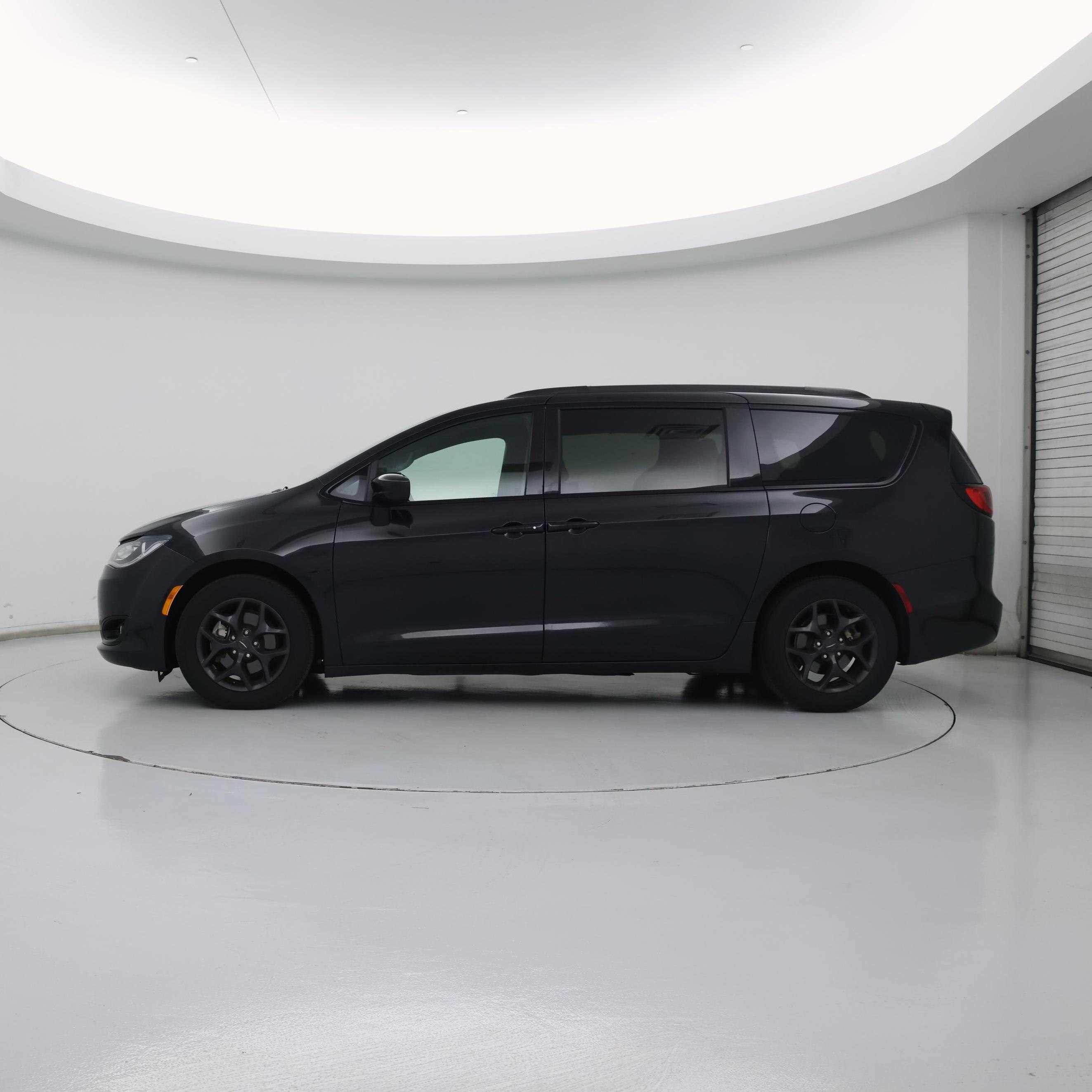Thumbnail: 2020 Chrysler Pacifica - 3