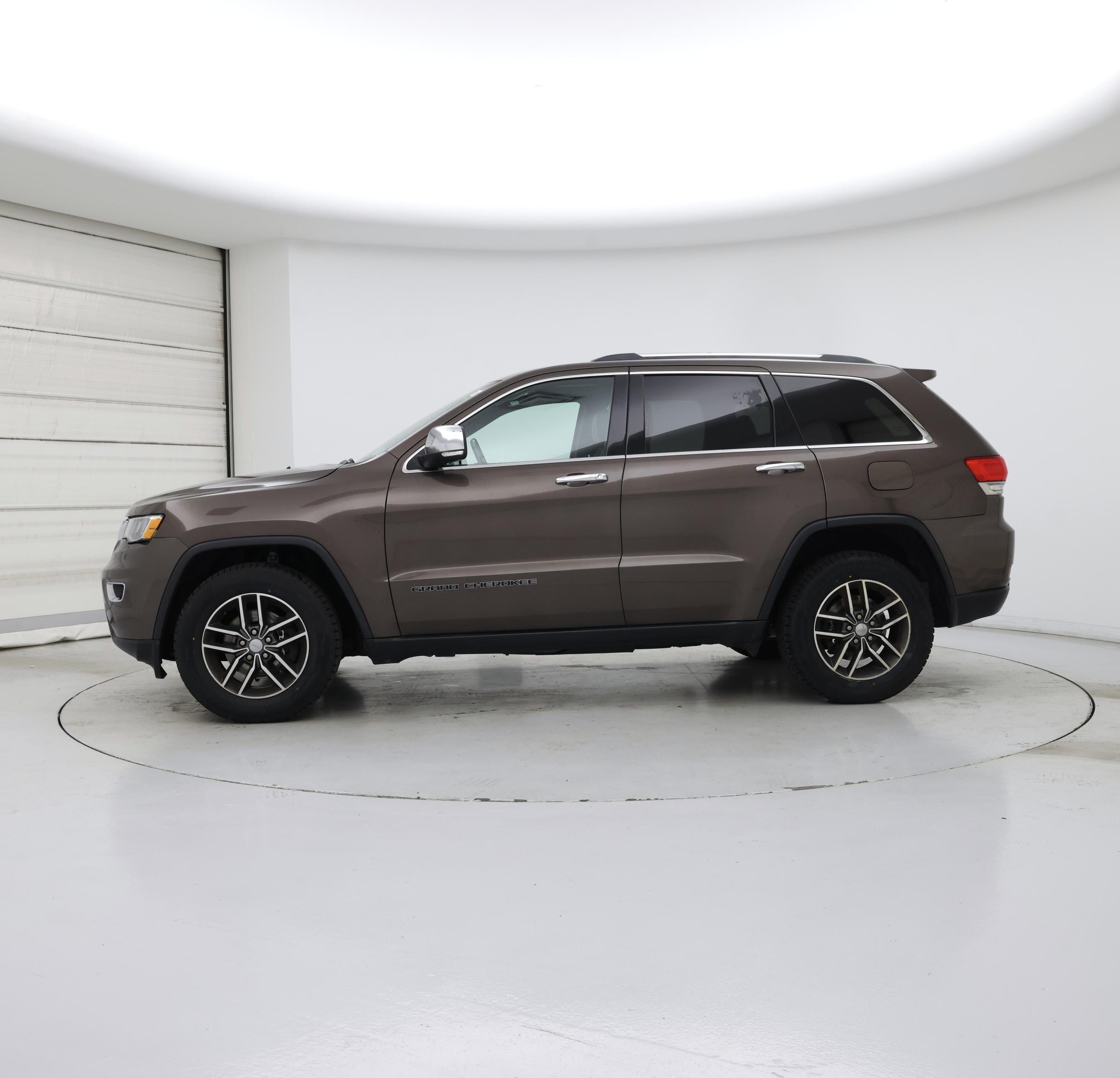Thumbnail: 2018 Jeep Grand Cherokee - 3
