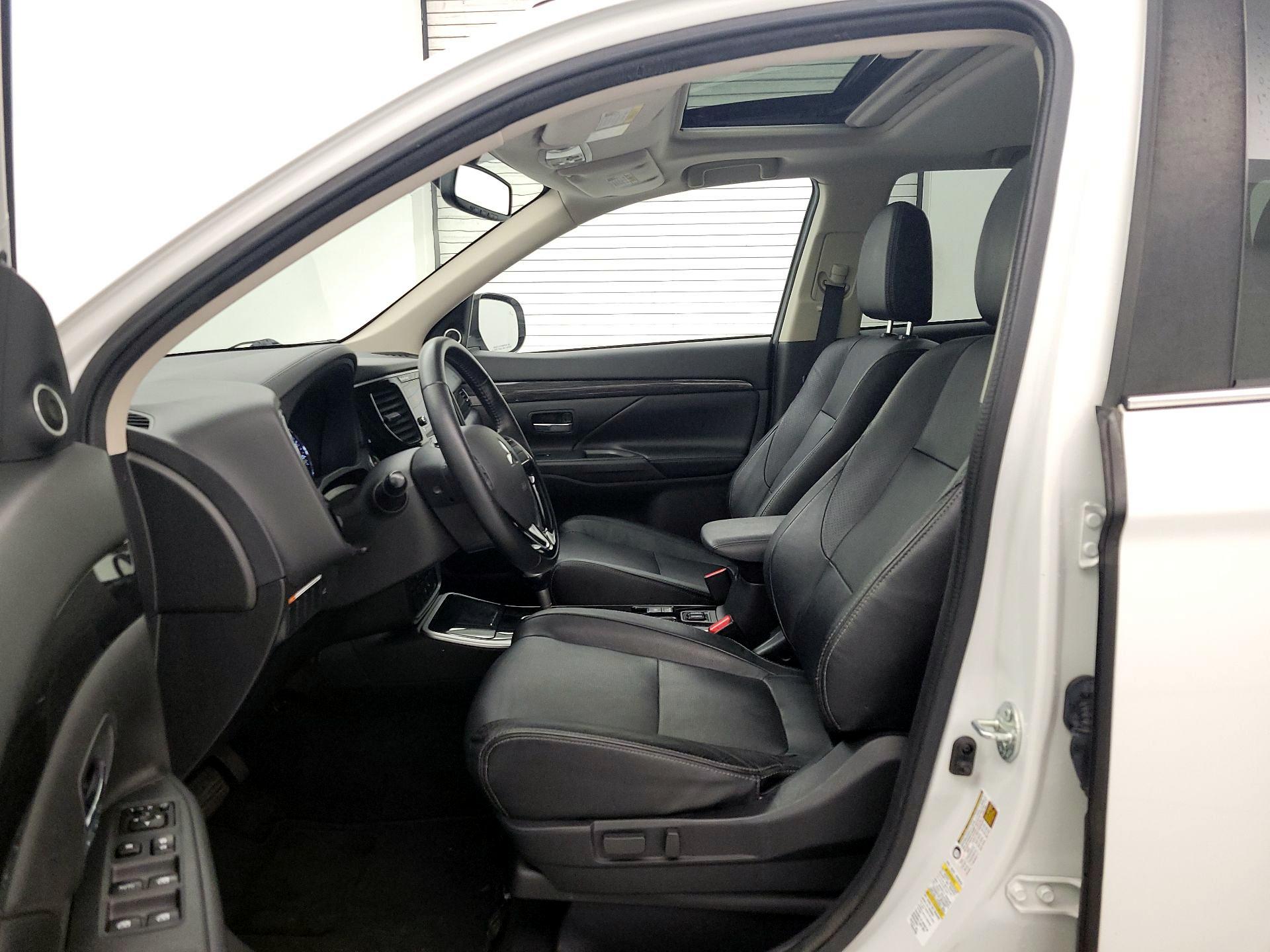 Thumbnail: 2018 Mitsubishi Outlander - 11
