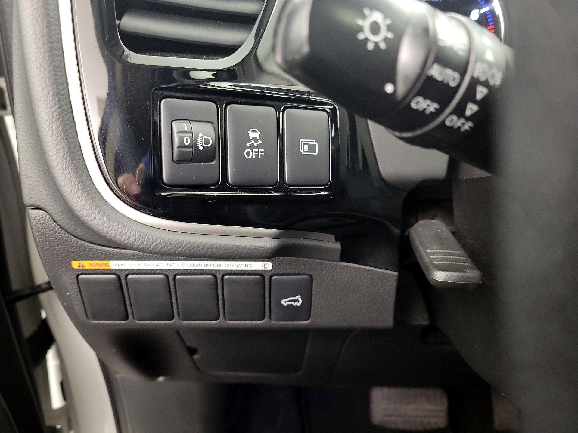 Thumbnail: 2018 Mitsubishi Outlander - 13
