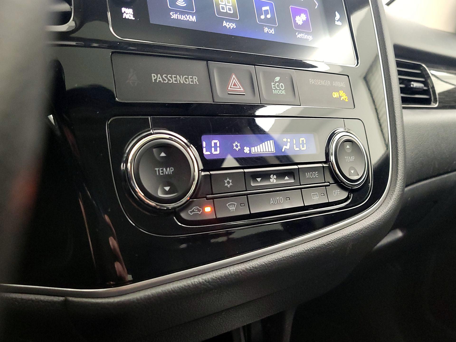 Thumbnail: 2018 Mitsubishi Outlander - 16