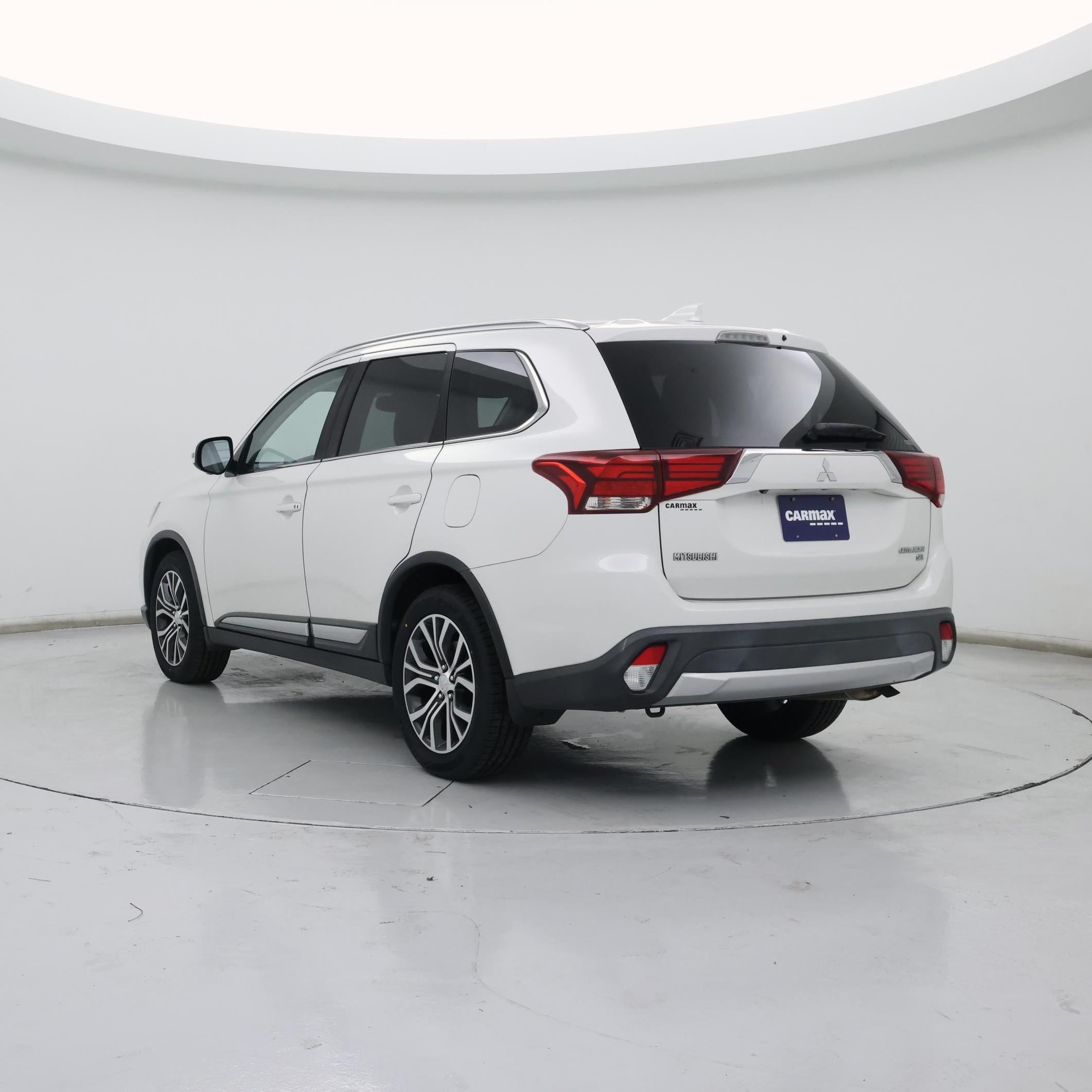 Thumbnail: 2018 Mitsubishi Outlander - 2
