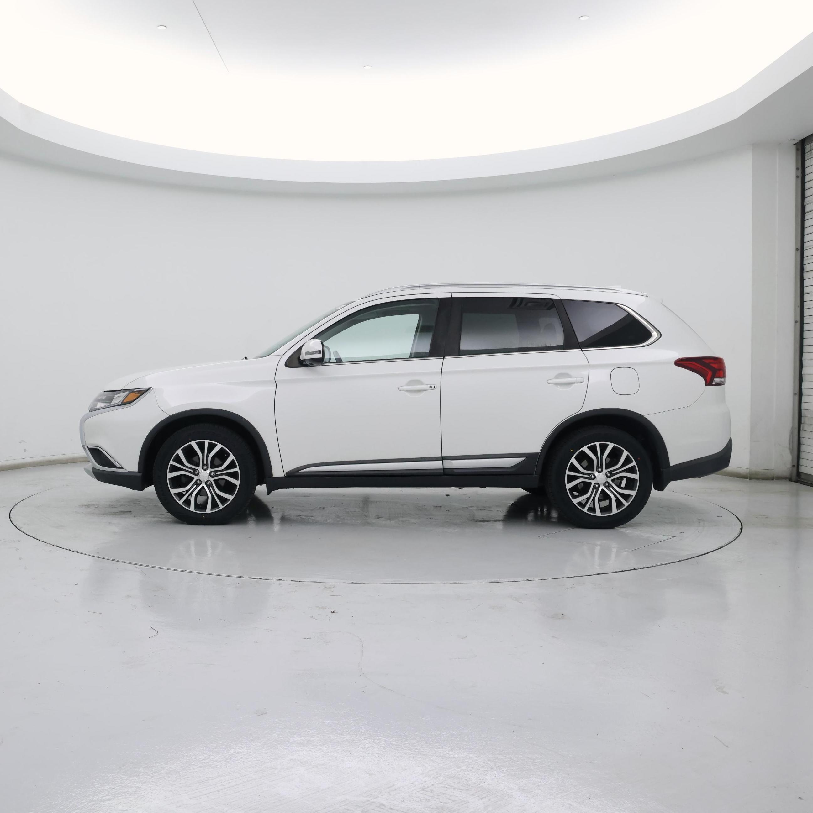 Thumbnail: 2018 Mitsubishi Outlander - 3