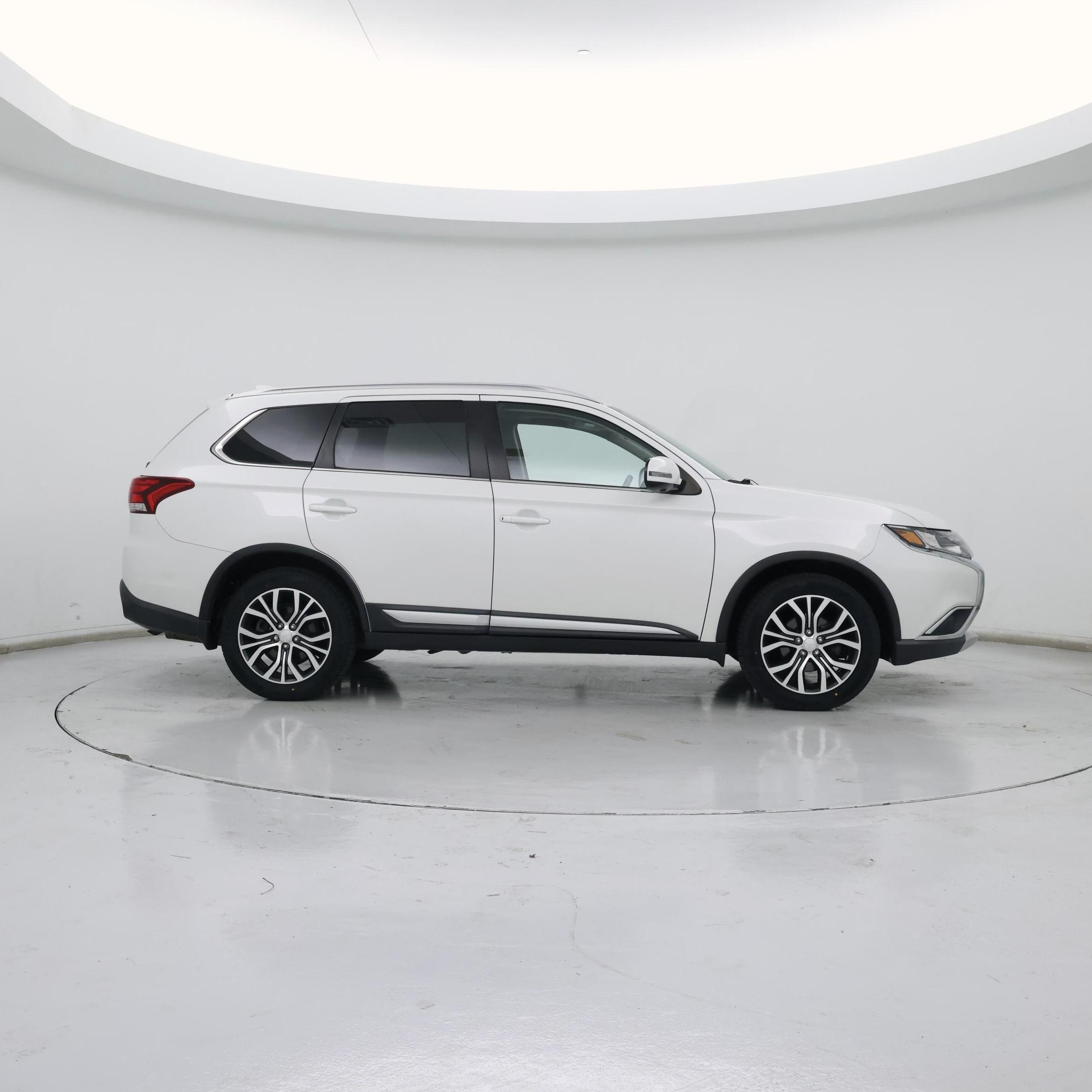 Thumbnail: 2018 Mitsubishi Outlander - 7