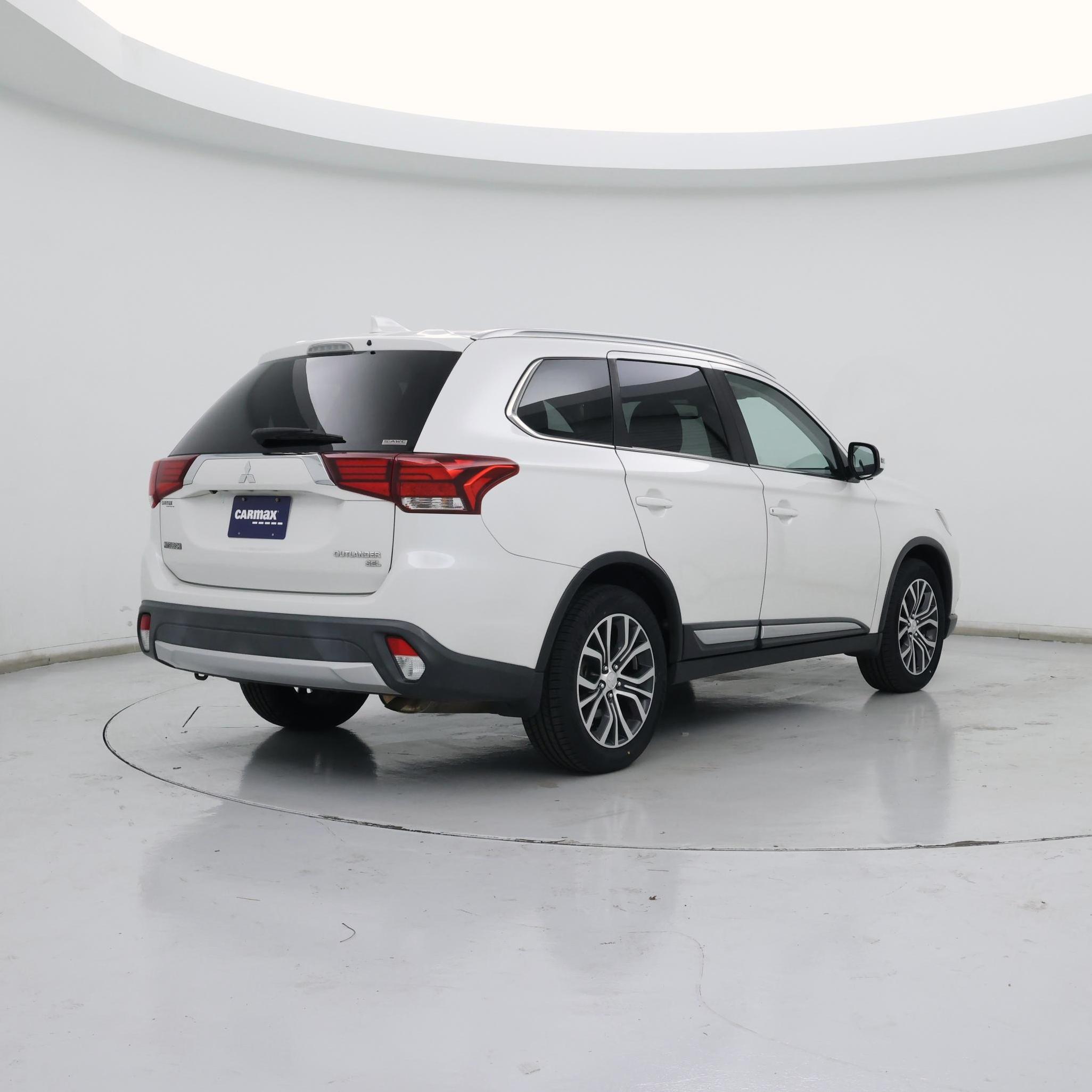 Thumbnail: 2018 Mitsubishi Outlander - 8