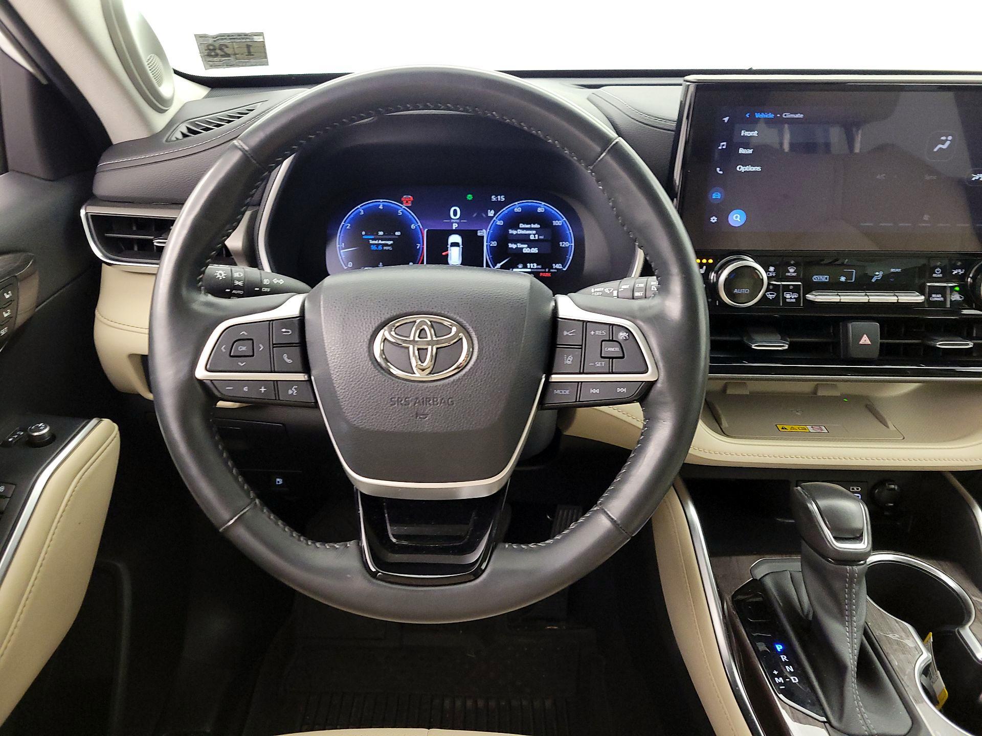 Thumbnail: 2023 Toyota Highlander - 10