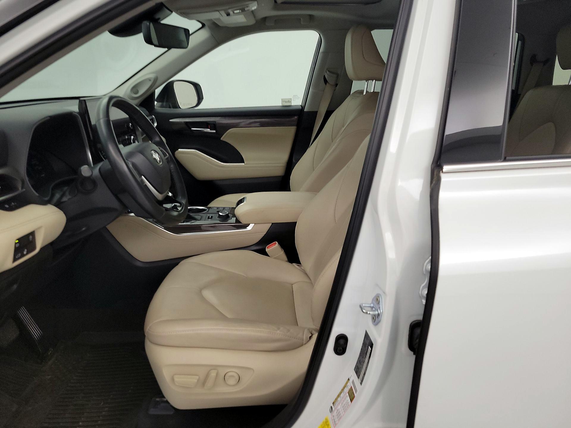 Thumbnail: 2023 Toyota Highlander - 11
