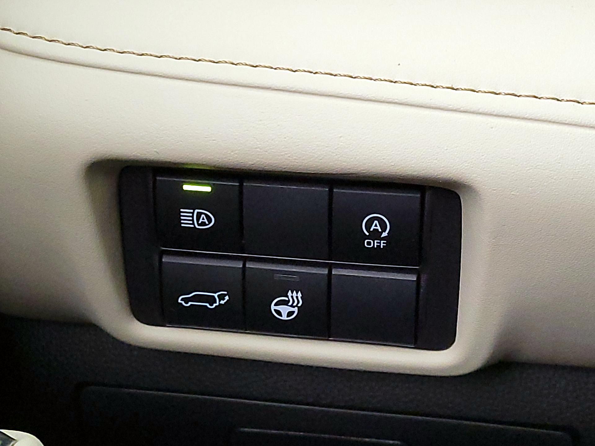 Thumbnail: 2023 Toyota Highlander - 13