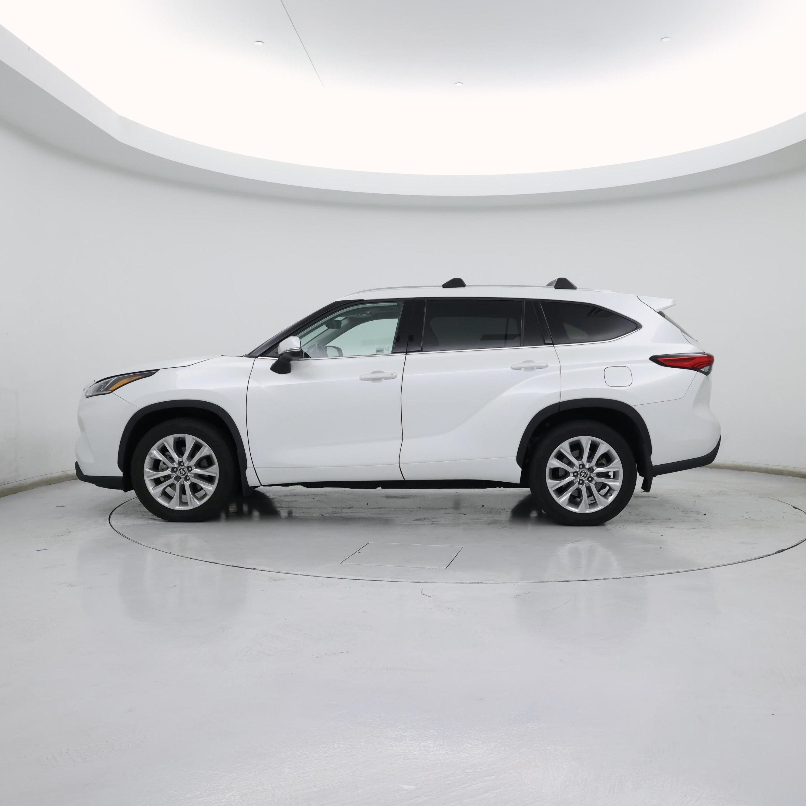 Thumbnail: 2023 Toyota Highlander - 3