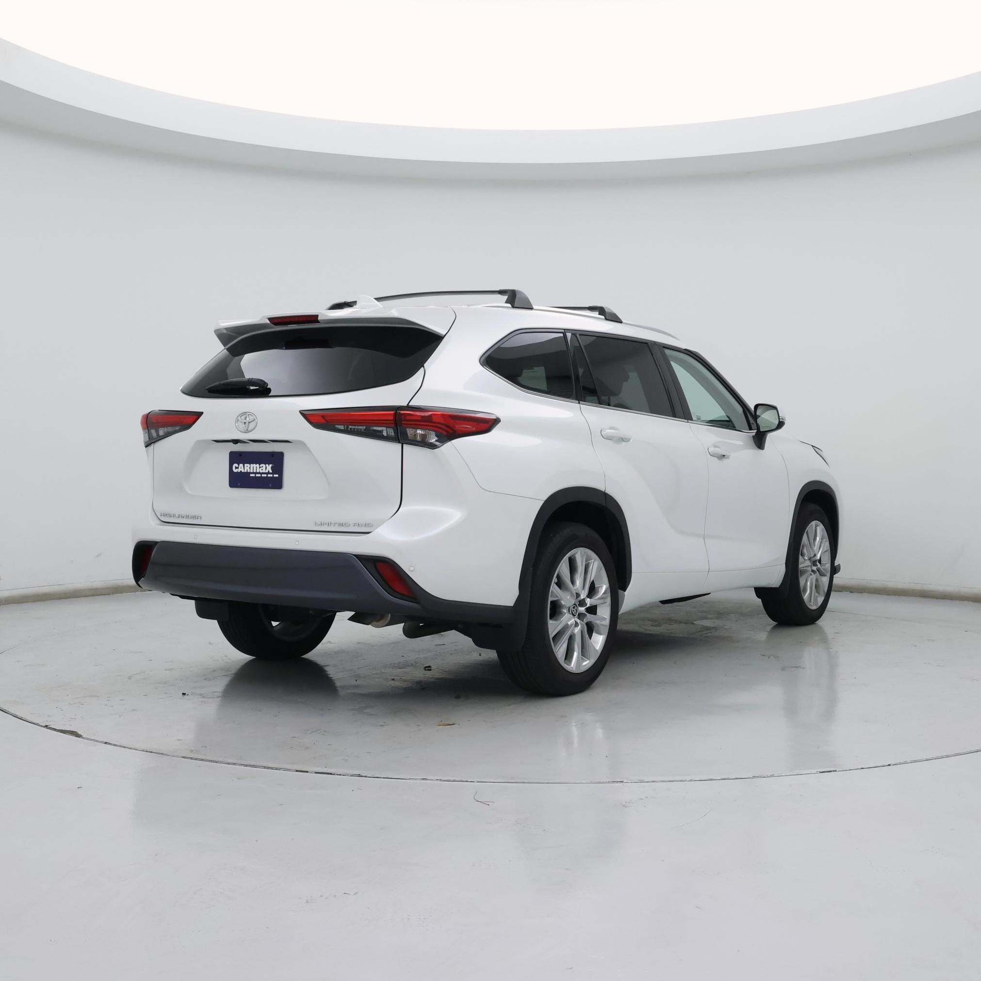 Thumbnail: 2023 Toyota Highlander - 8