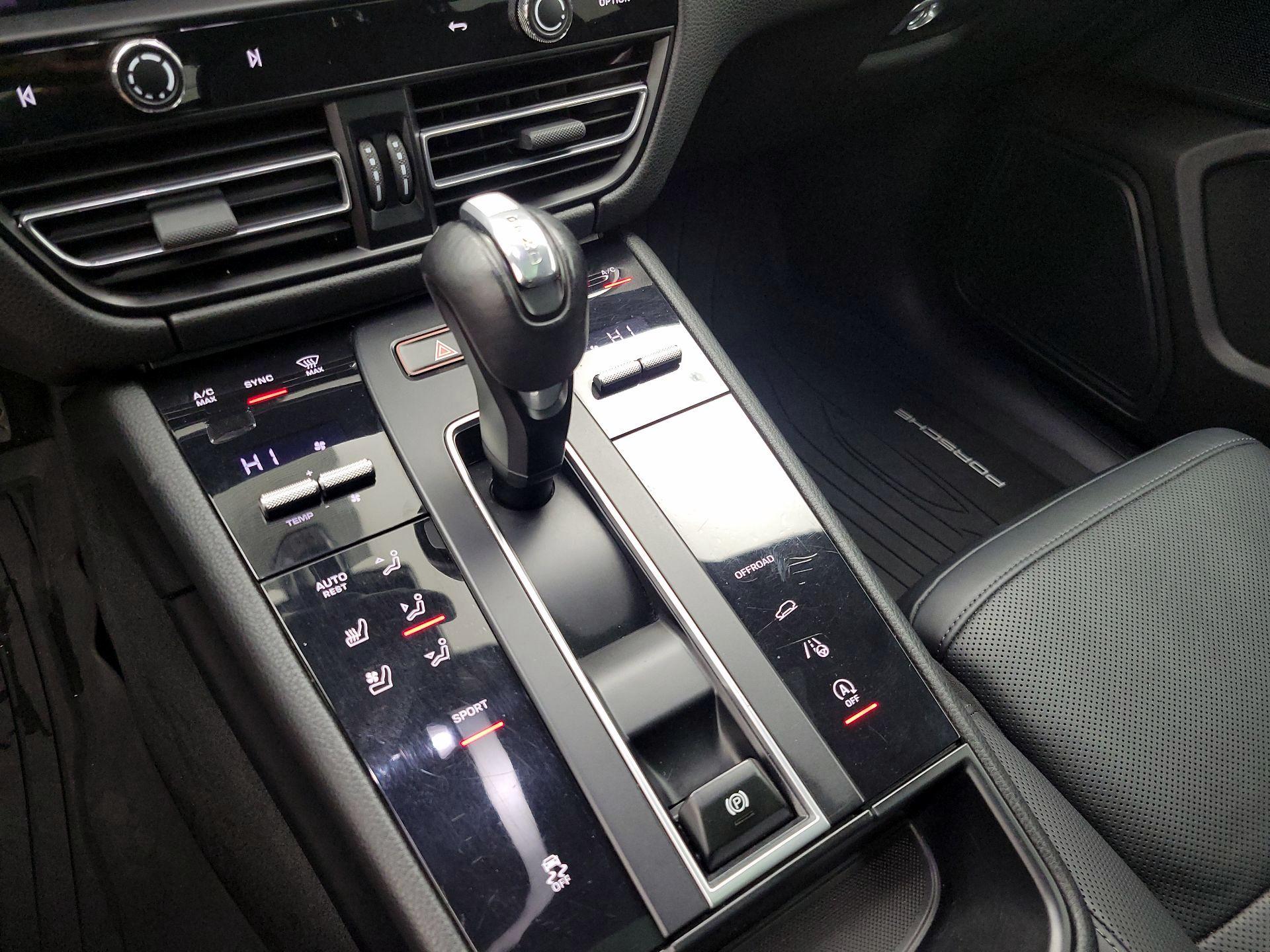 Thumbnail: 2023 Porsche Macan - 17