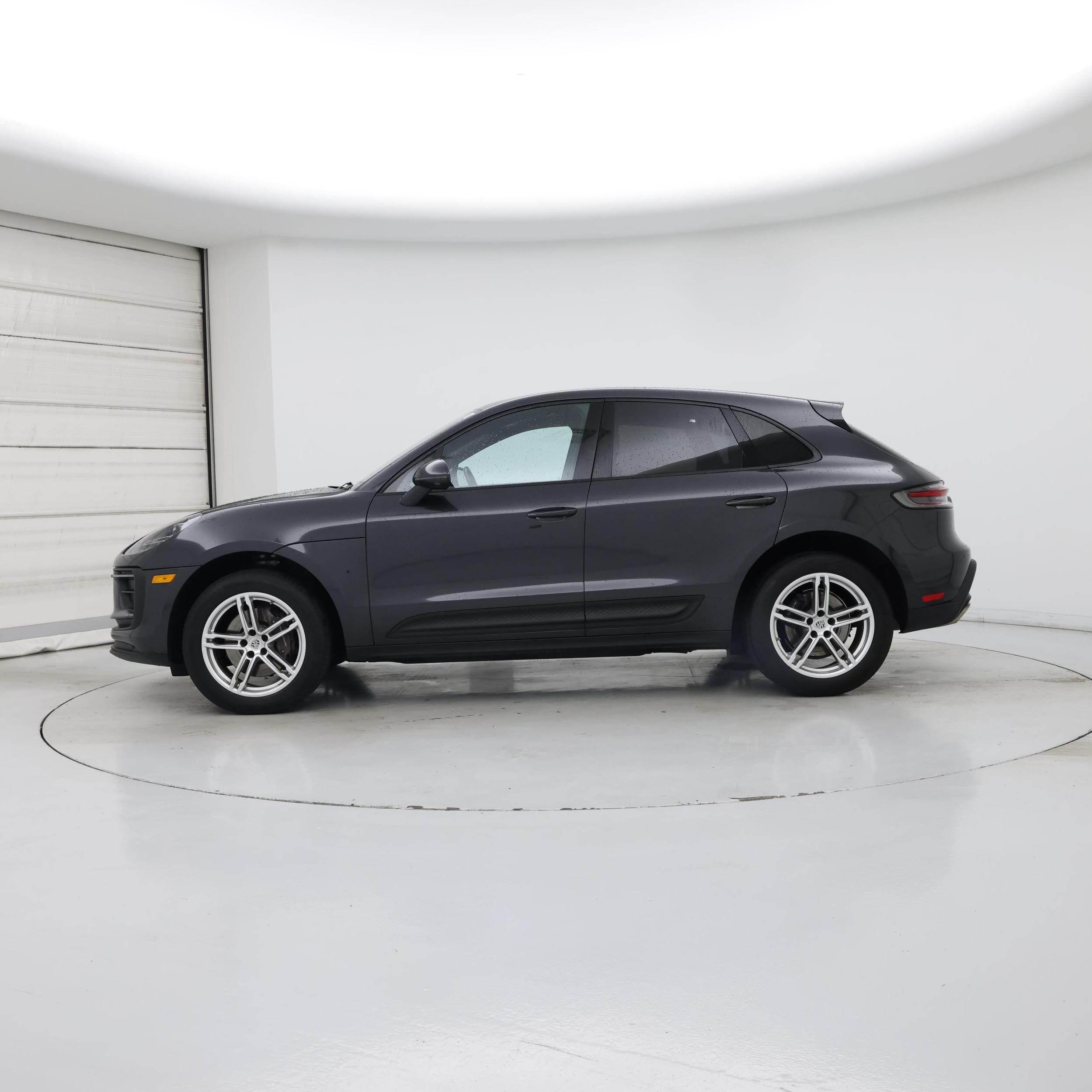 Thumbnail: 2023 Porsche Macan - 3