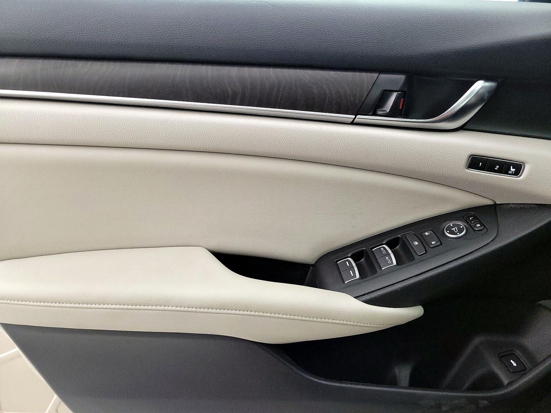 Thumbnail: 2018 Honda Accord - 12
