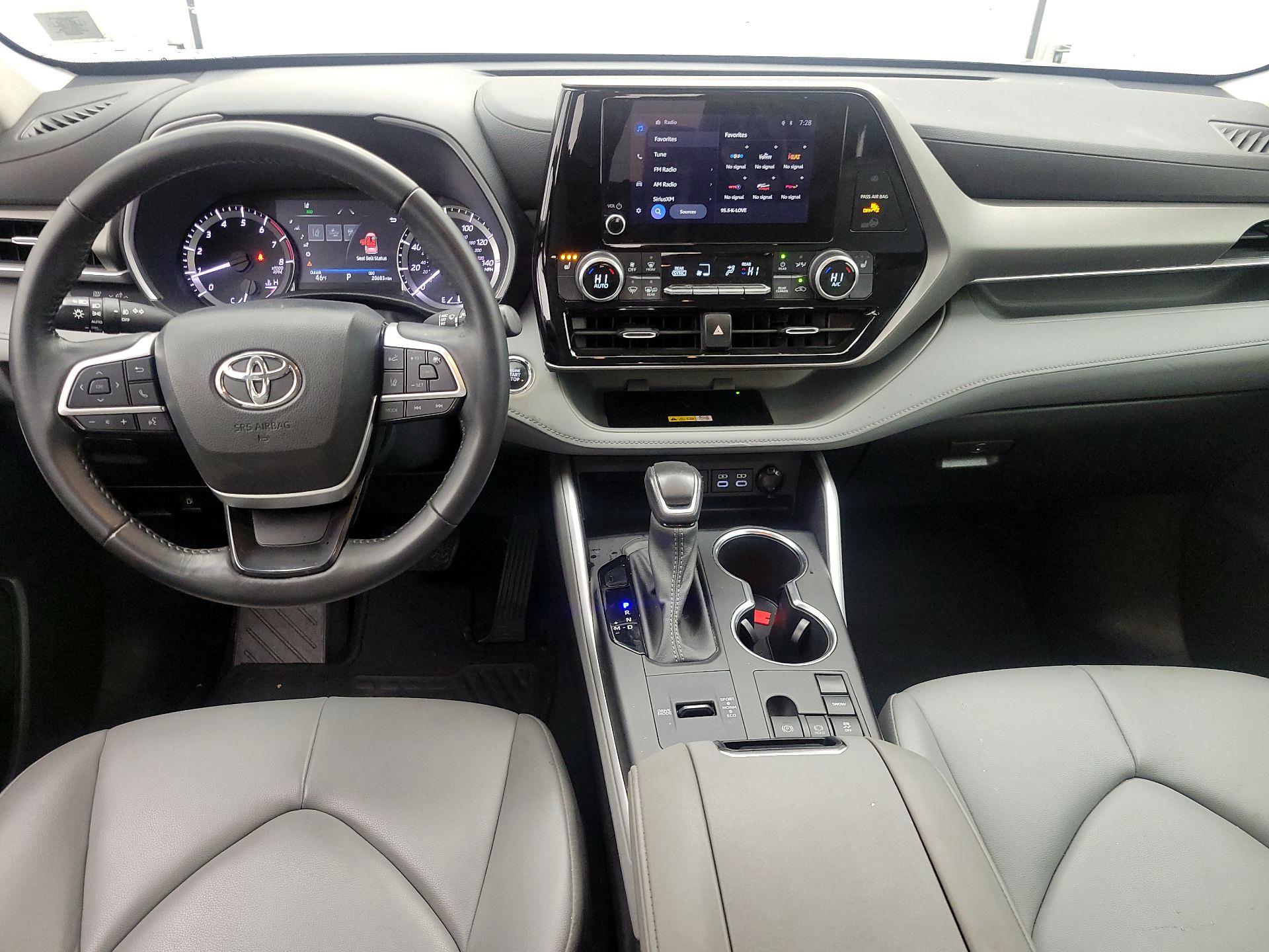 Thumbnail: 2023 Toyota Highlander - 9