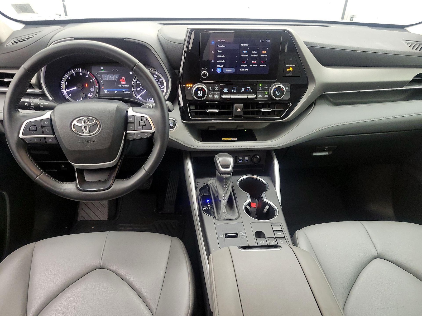2023 Toyota Highlander XLE - Photo 10