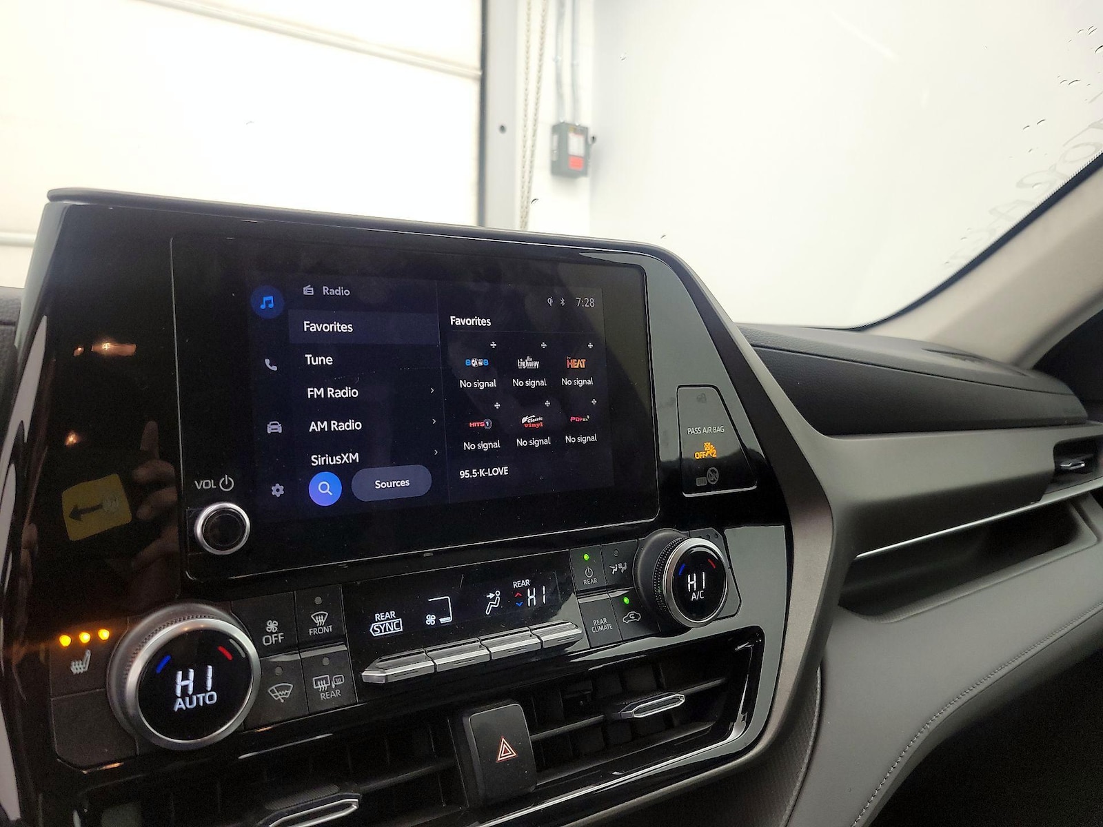 2023 Toyota Highlander XLE - Photo 16