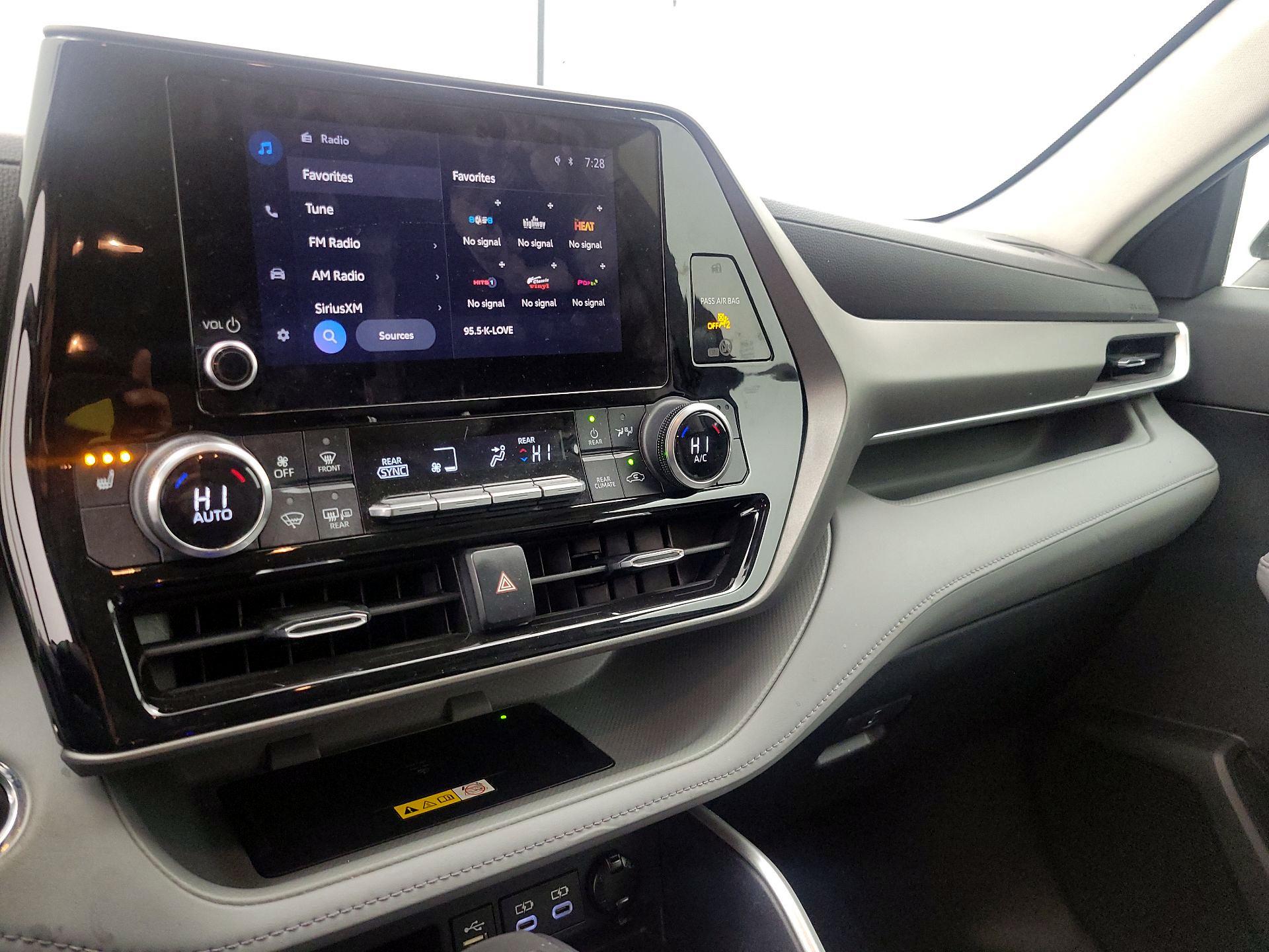 Thumbnail: 2023 Toyota Highlander - 16