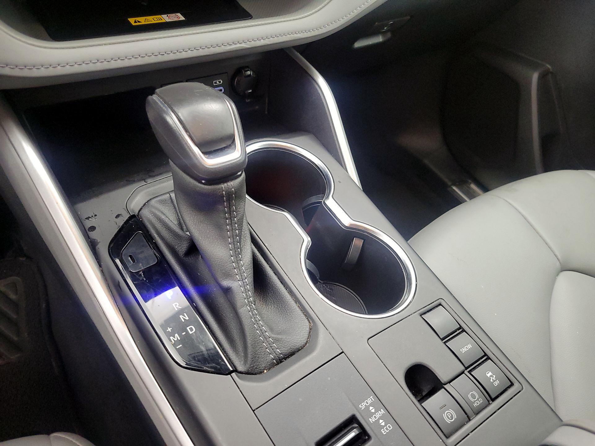 Thumbnail: 2023 Toyota Highlander - 17
