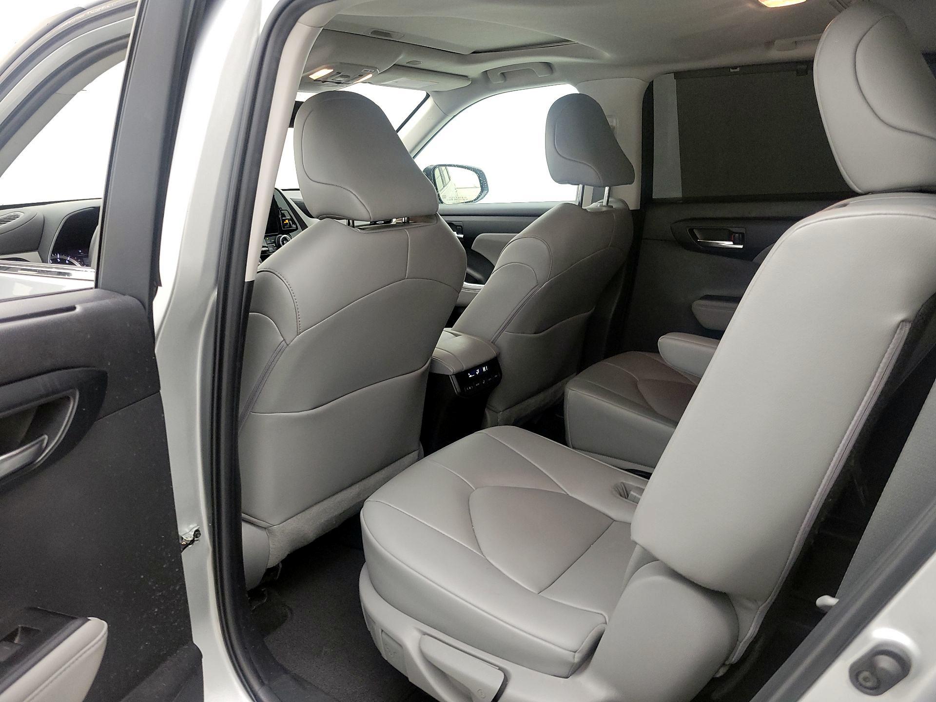 Thumbnail: 2023 Toyota Highlander - 20