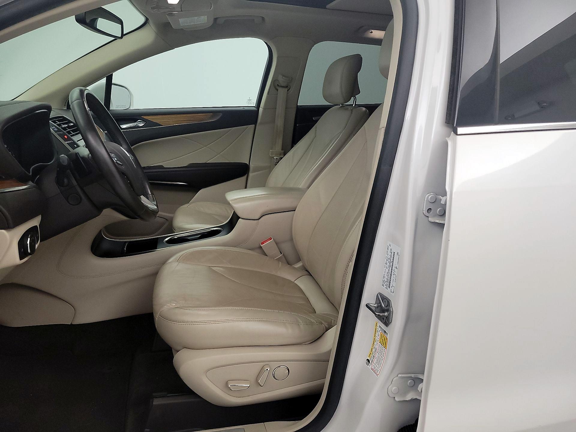 Thumbnail: 2017 Lincoln MKC - 11