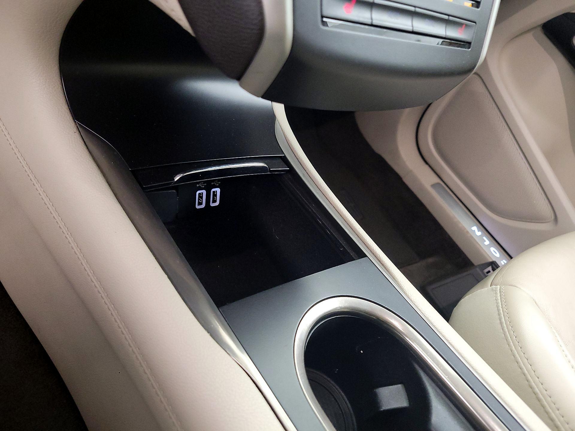 Thumbnail: 2017 Lincoln MKC - 18