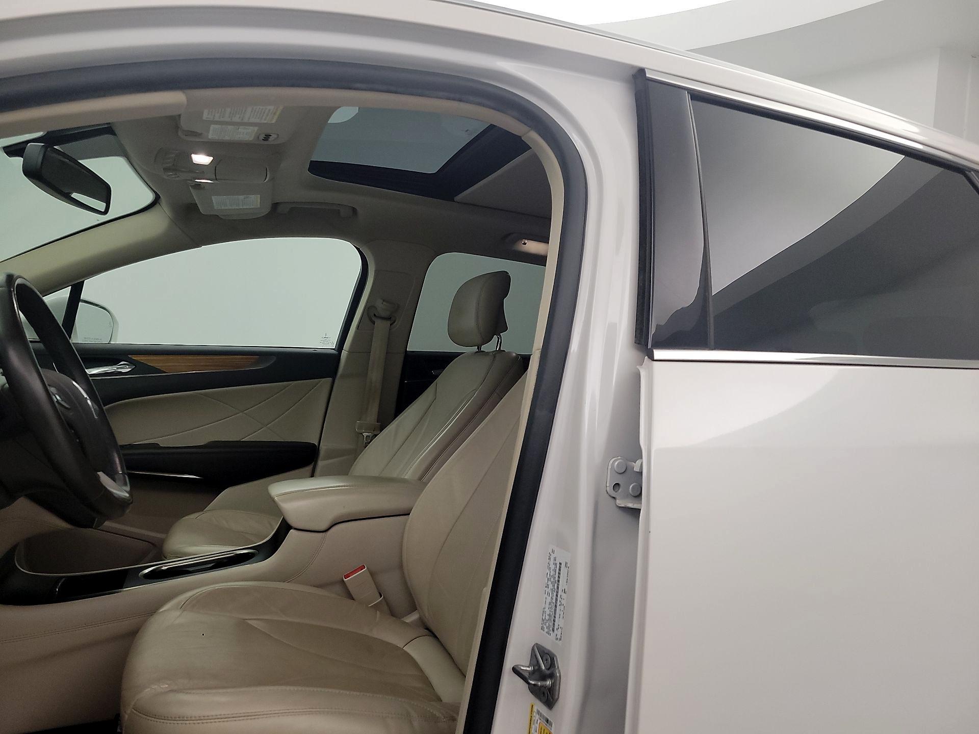 Thumbnail: 2017 Lincoln MKC - 19