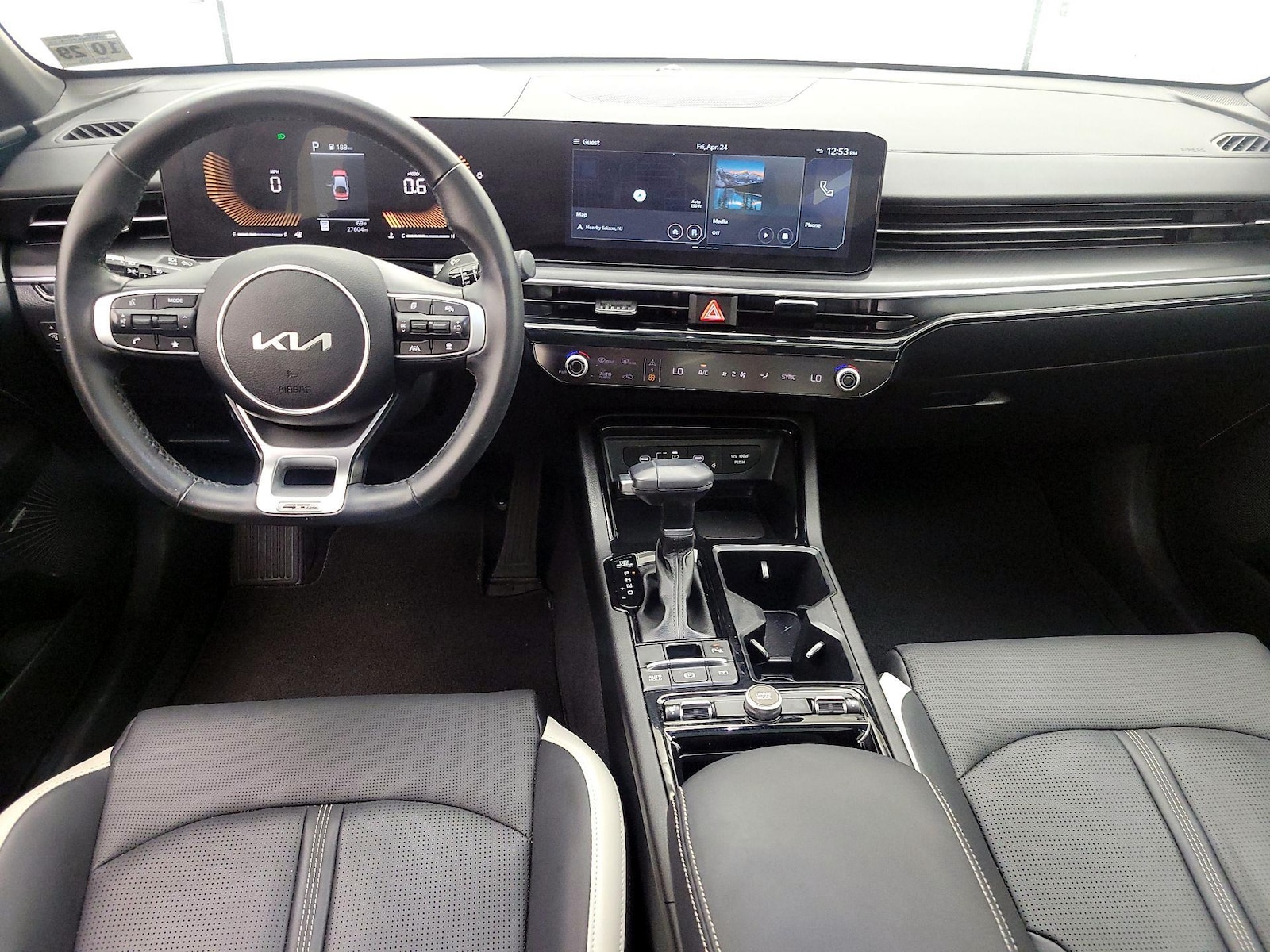 2025 Kia K5 GT-Line - Photo 10