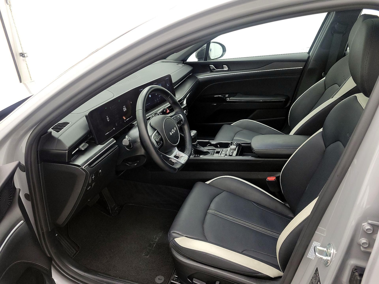 2025 Kia K5 GT-Line - Photo 12