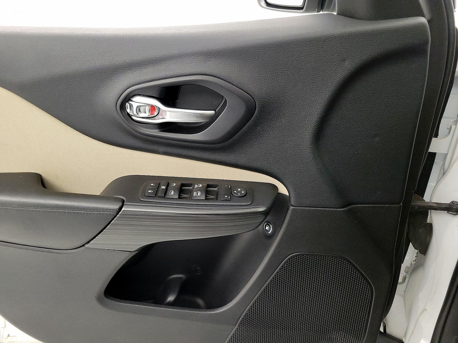 2016 Jeep Cherokee Latitude - Photo 13