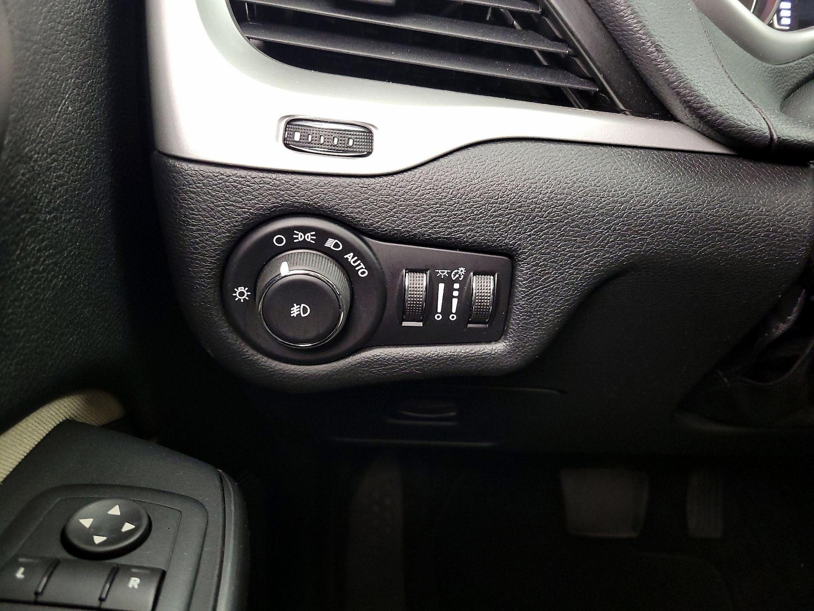 2016 Jeep Cherokee Latitude - Photo 14