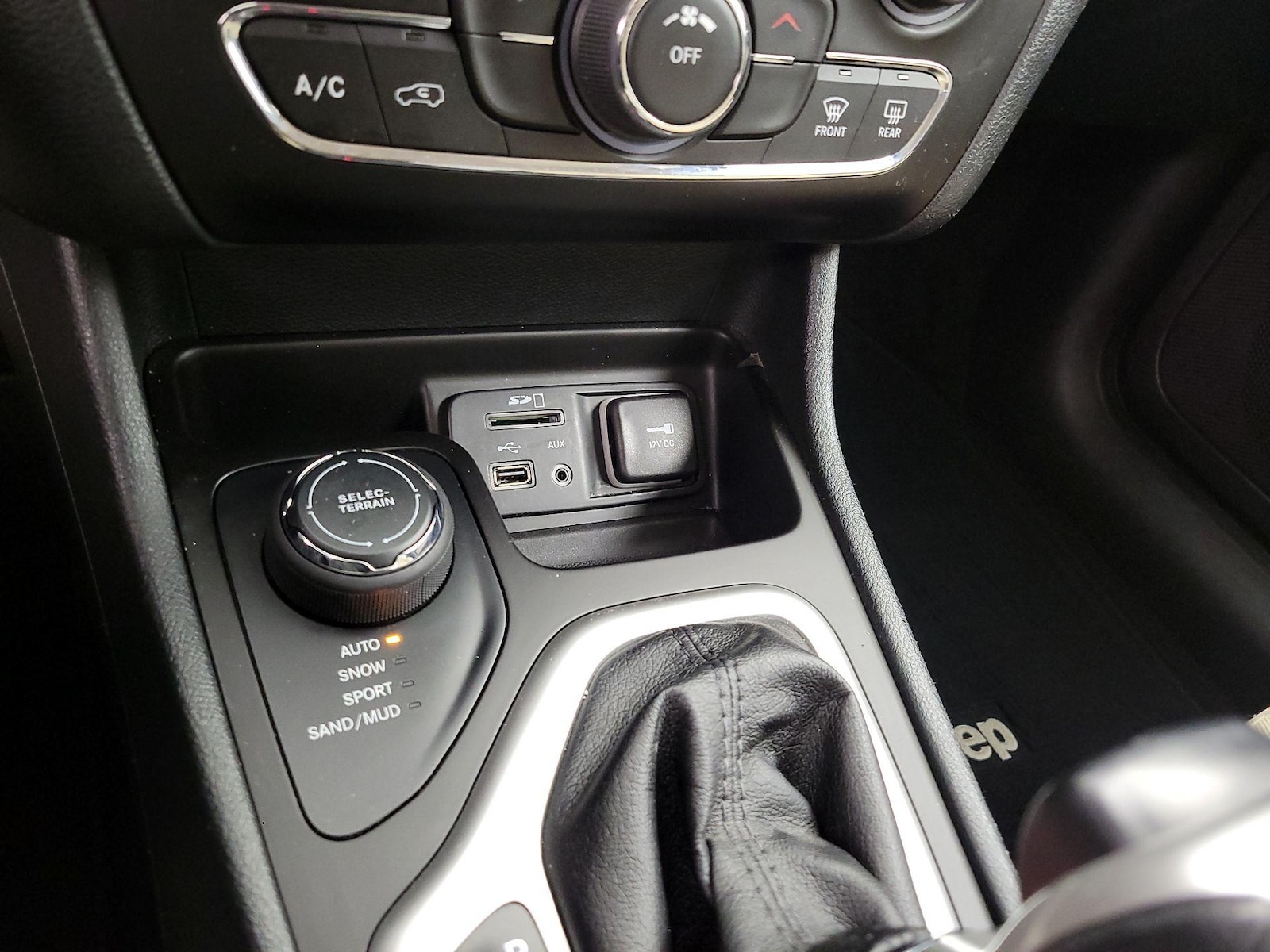 2016 Jeep Cherokee Latitude - Photo 19