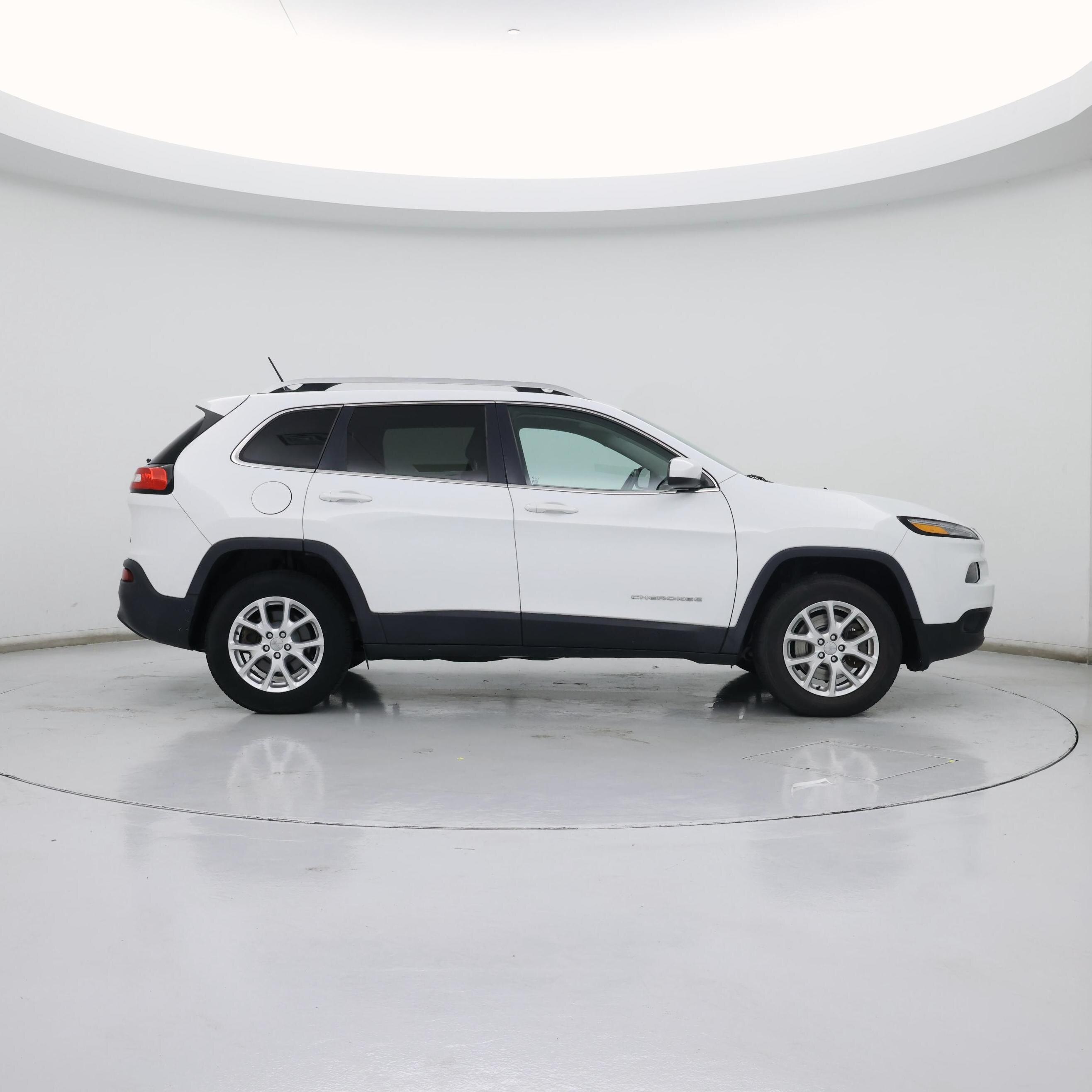 Thumbnail: 2016 Jeep Cherokee - 7