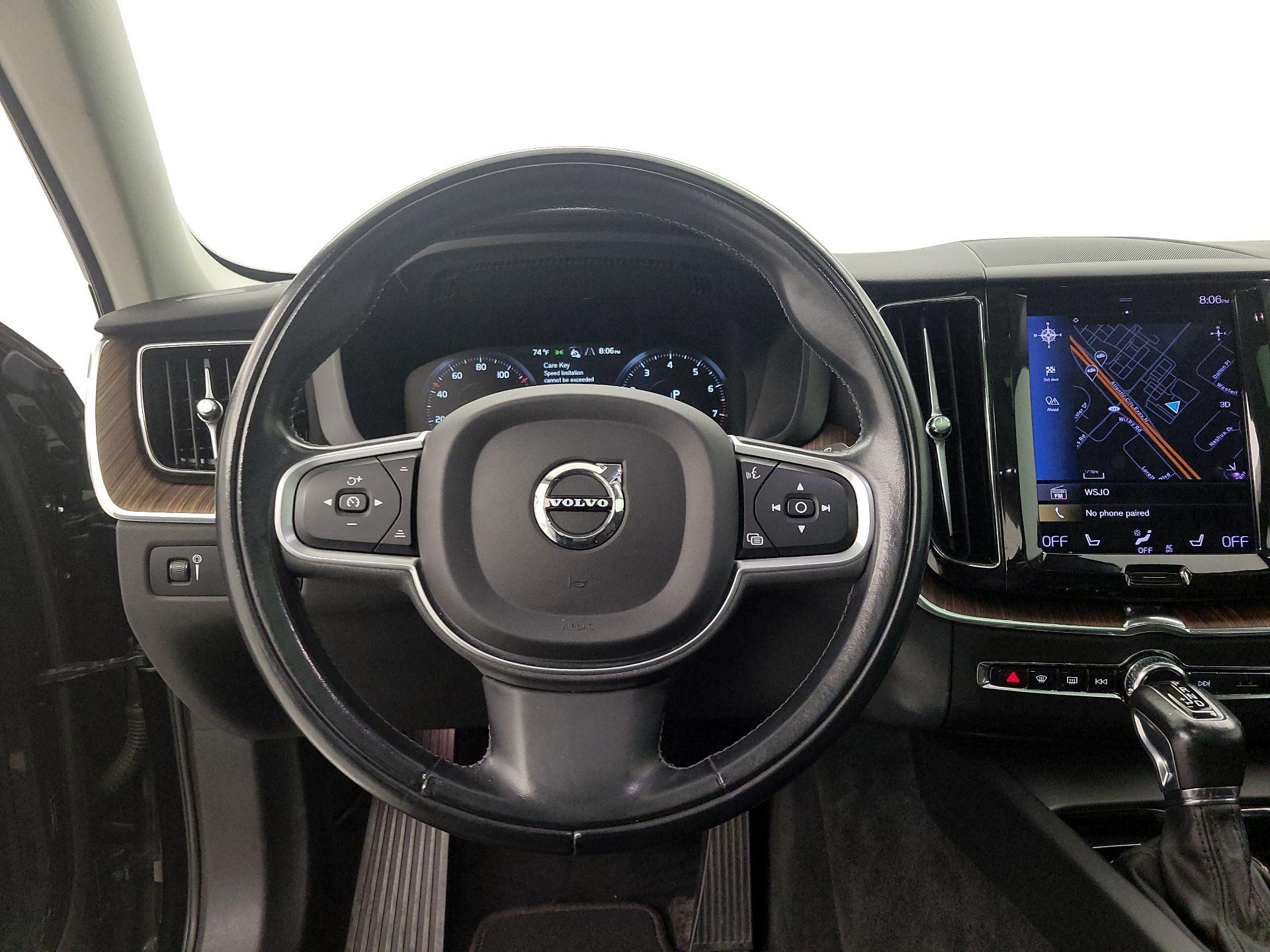 Thumbnail: 2021 Volvo XC60 - 10