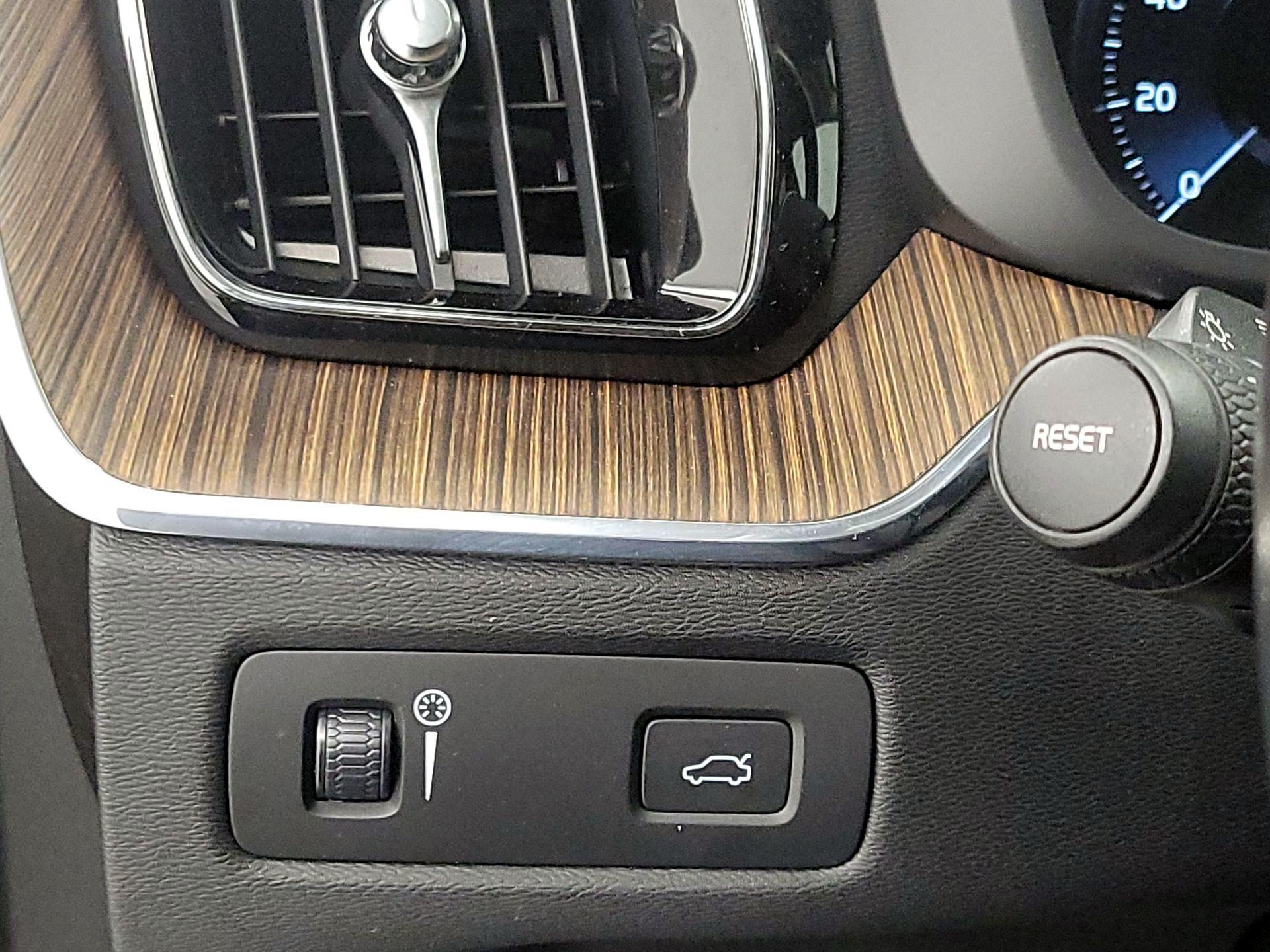 Thumbnail: 2021 Volvo XC60 - 13