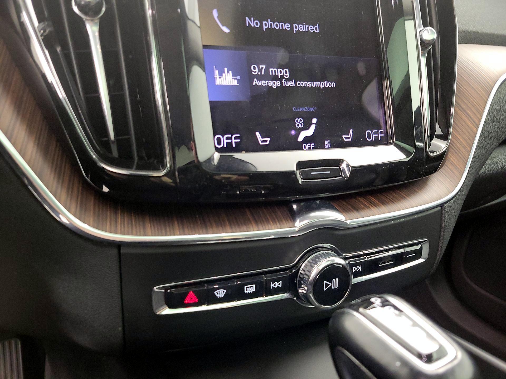 Thumbnail: 2021 Volvo XC60 - 17