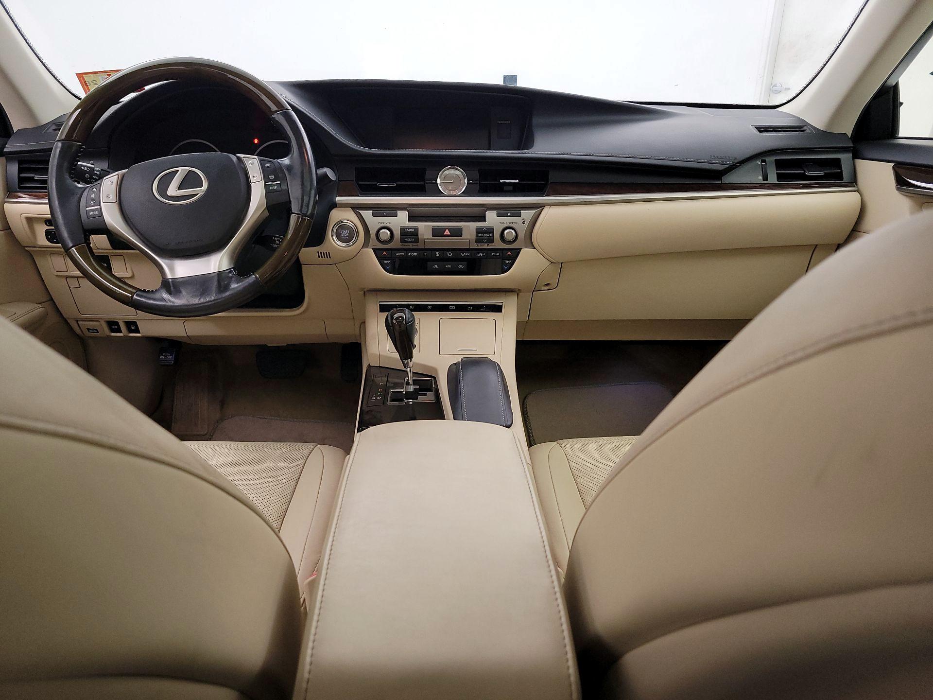 Thumbnail: 2015 Lexus ES - 9