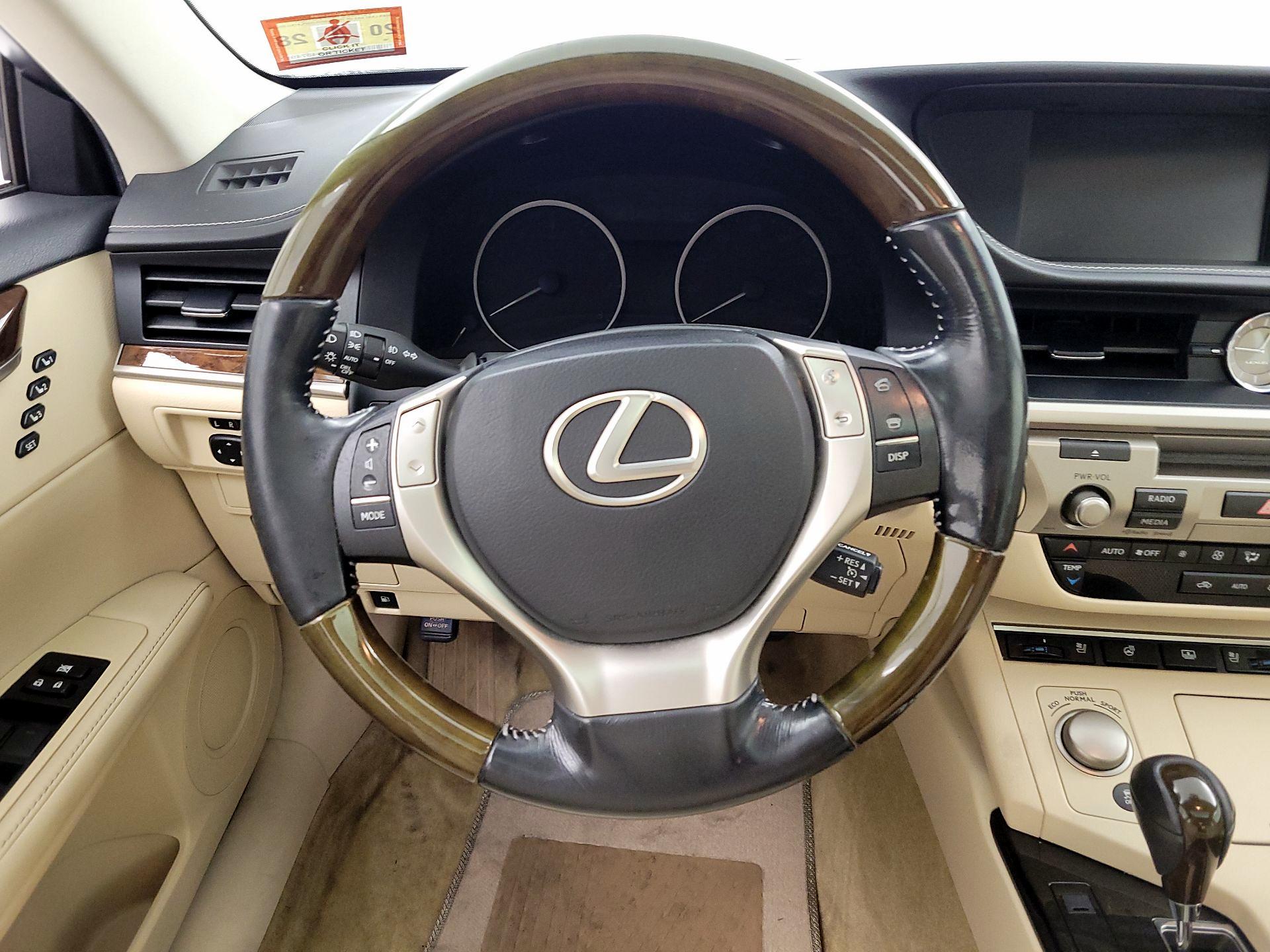 Thumbnail: 2015 Lexus ES - 10