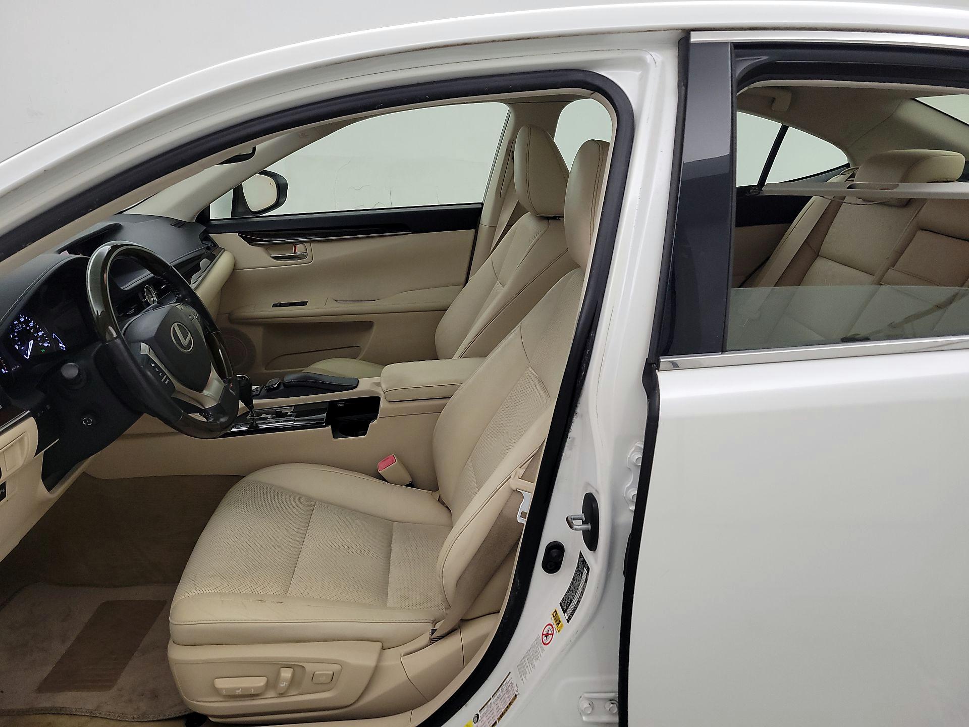 Thumbnail: 2015 Lexus ES - 11