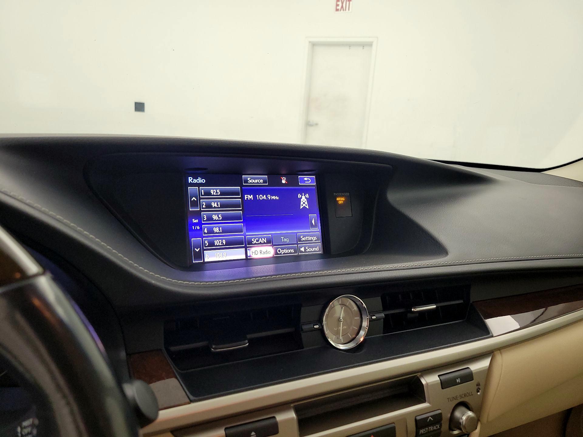 Thumbnail: 2015 Lexus ES - 16